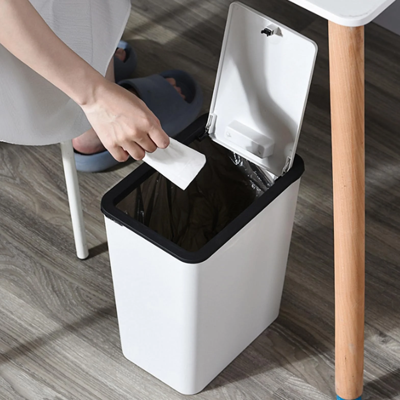 Poubelle de Cuisine 13 L Avec Couvercle Bouton-poussoir Design Peu Encombrant