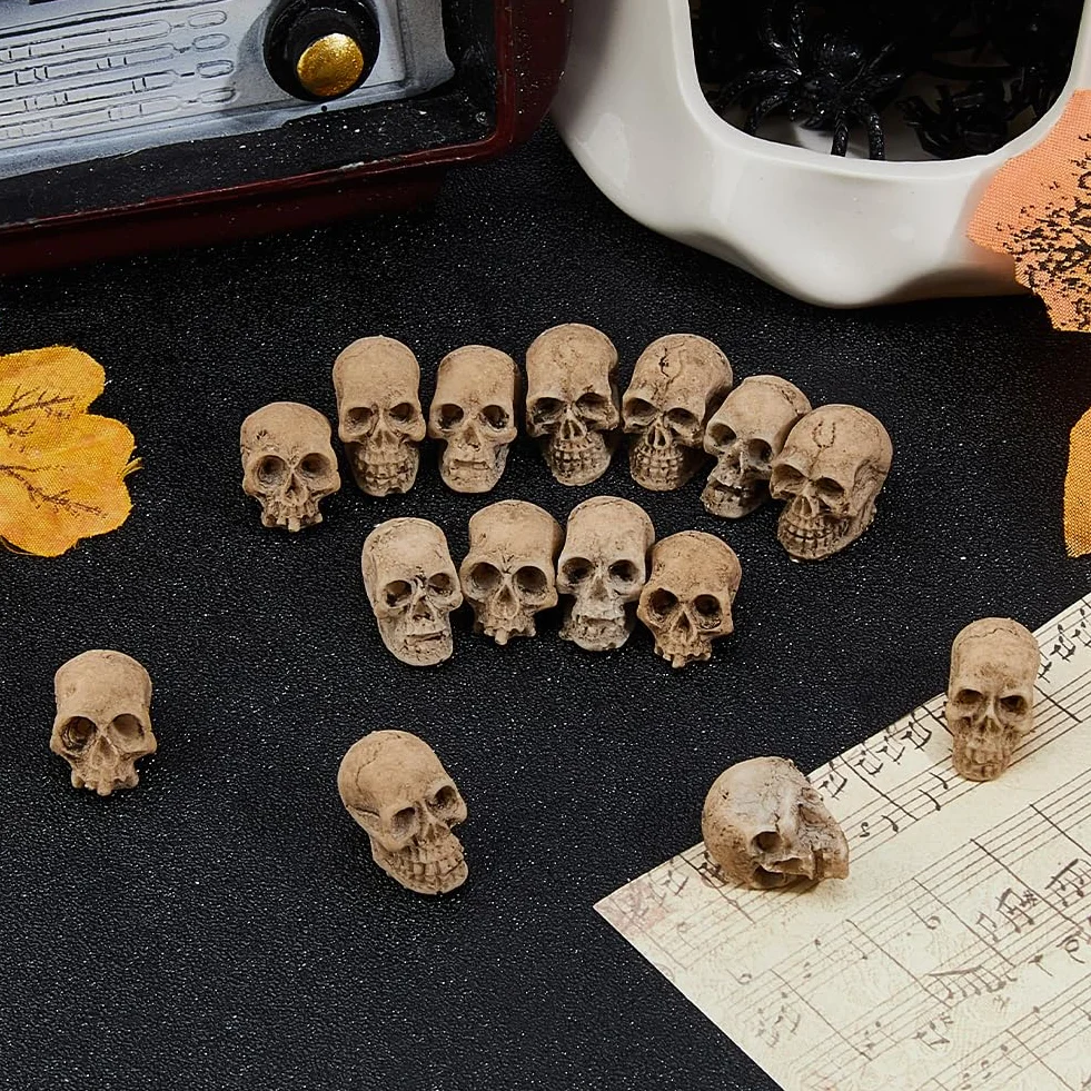 Lot de 40 mini figurines de crâne en résine pour décoration Halloween
