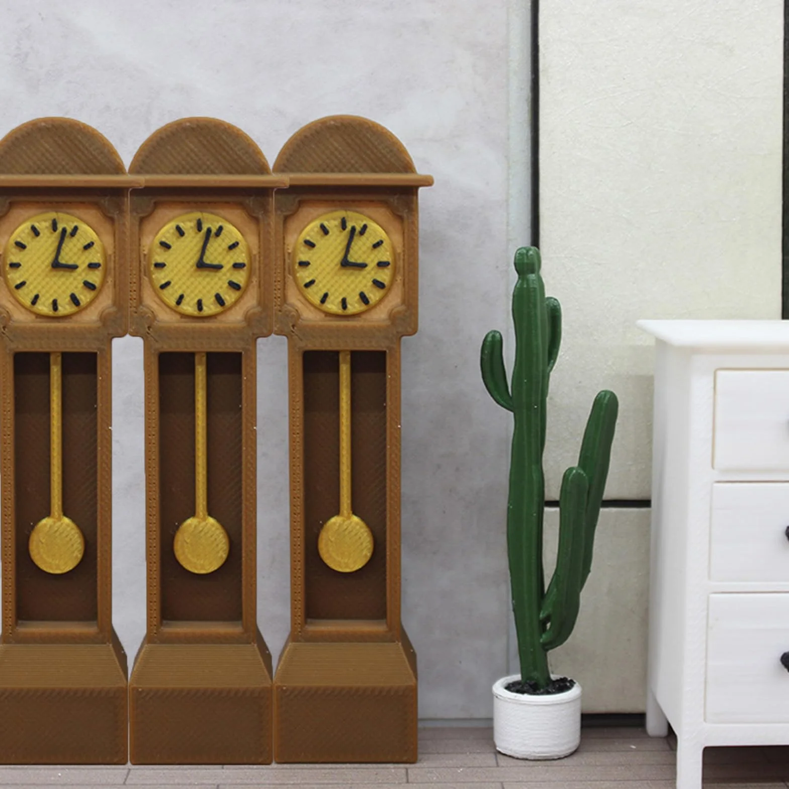 Lot de 3 Horloges sur Pied Miniatures en Bois Vintage 2,4 x 1,5 x 8,8 cm pour Décoration Maison