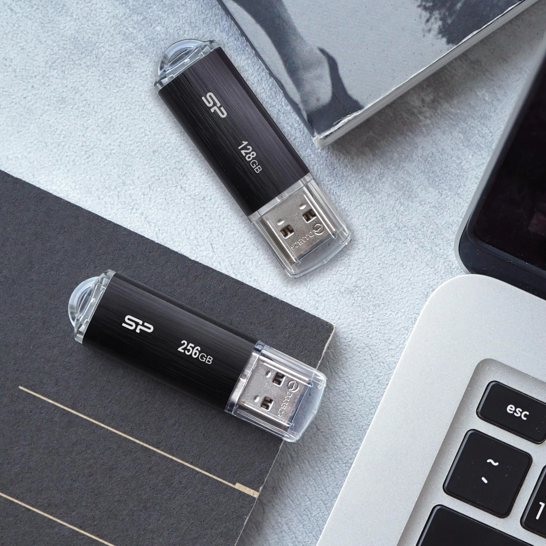 Silicon Power 128 GB pamięć USB Flash, B02 Blaze, USB3.1, chowane złącze, wbudowany otwór na pasek, kopia zapasowa i przywracanie danych, szyfrowanie 256-bitowe, do 5 Gb/s, czarny