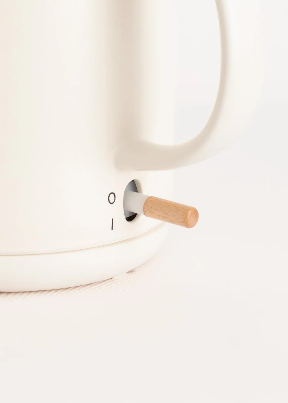 CREATE/KETTLE CERAMIC/Bouilloire électrique céramique Blanc cassé/Corps en céramique, chauffe en 5 minutes, capacité de 1L, système d'arrêt automatique, 1200W