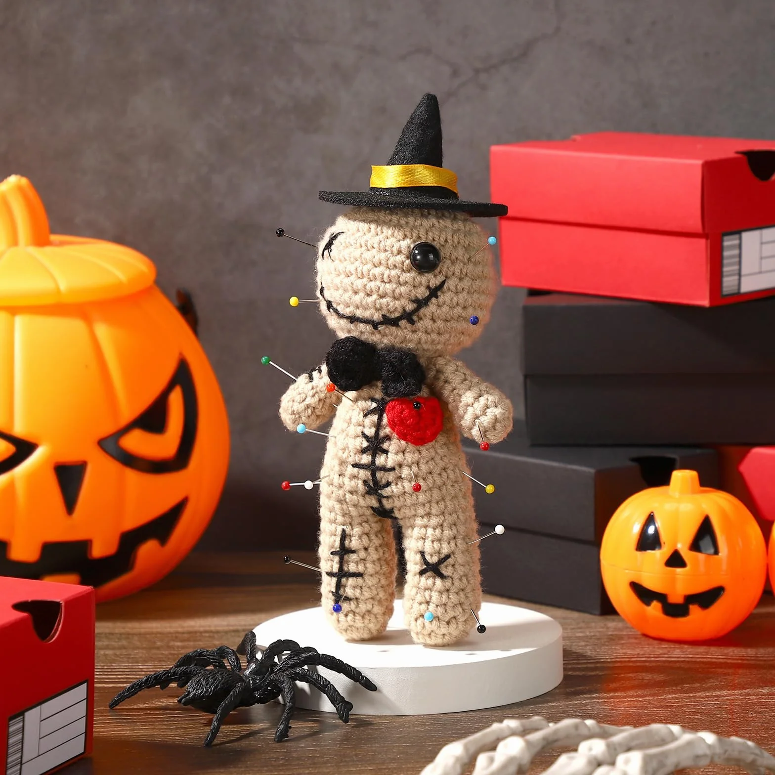 Poupée Vaudou Positive Wizard TOYMIS Amusante Crochet Épingles Jouet Tricoté Kaki Ornements Sorcellerie Décoration Halloween