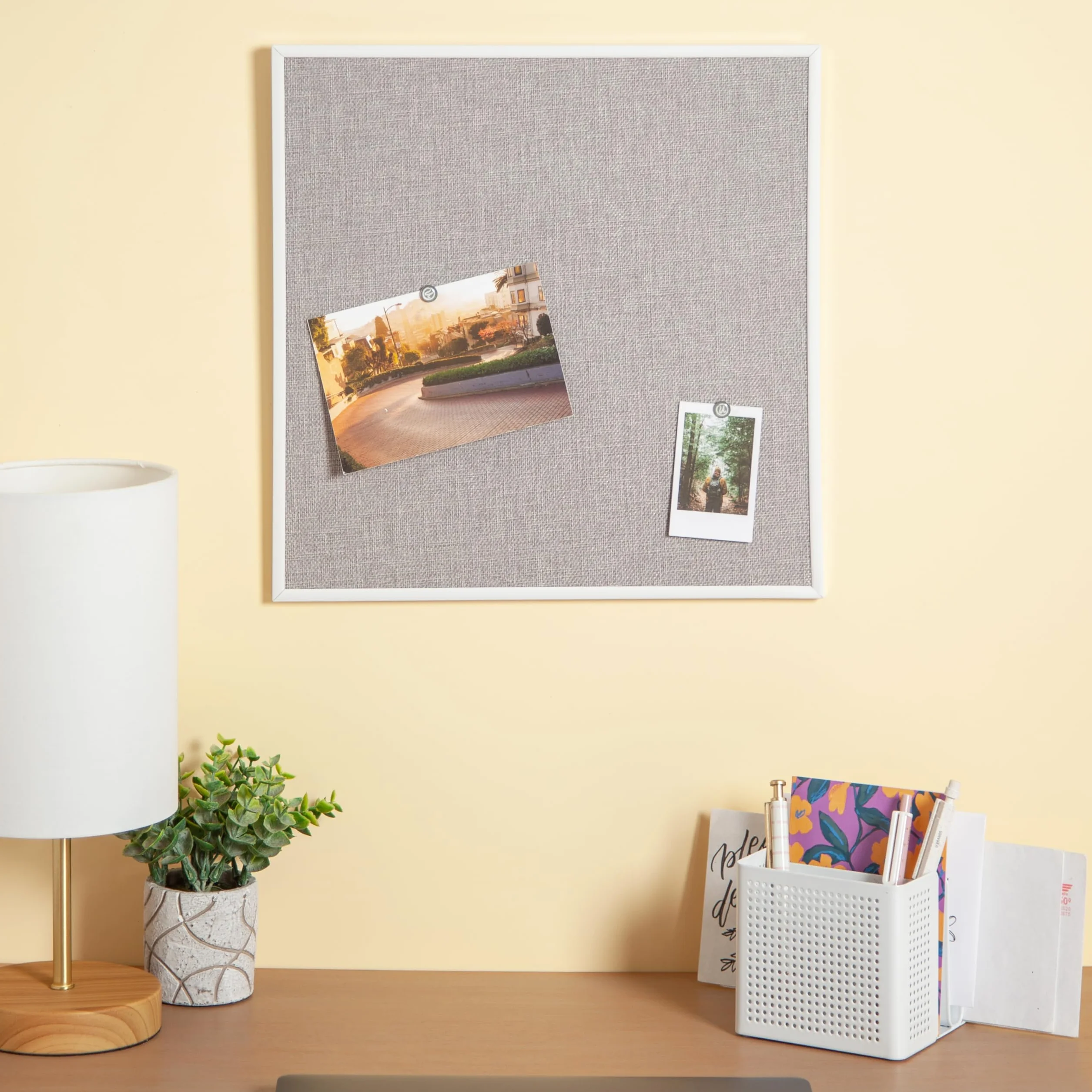 U Brands Tableau d'affichage en lin cadre métal blanc 35,6 x 35,6 cm