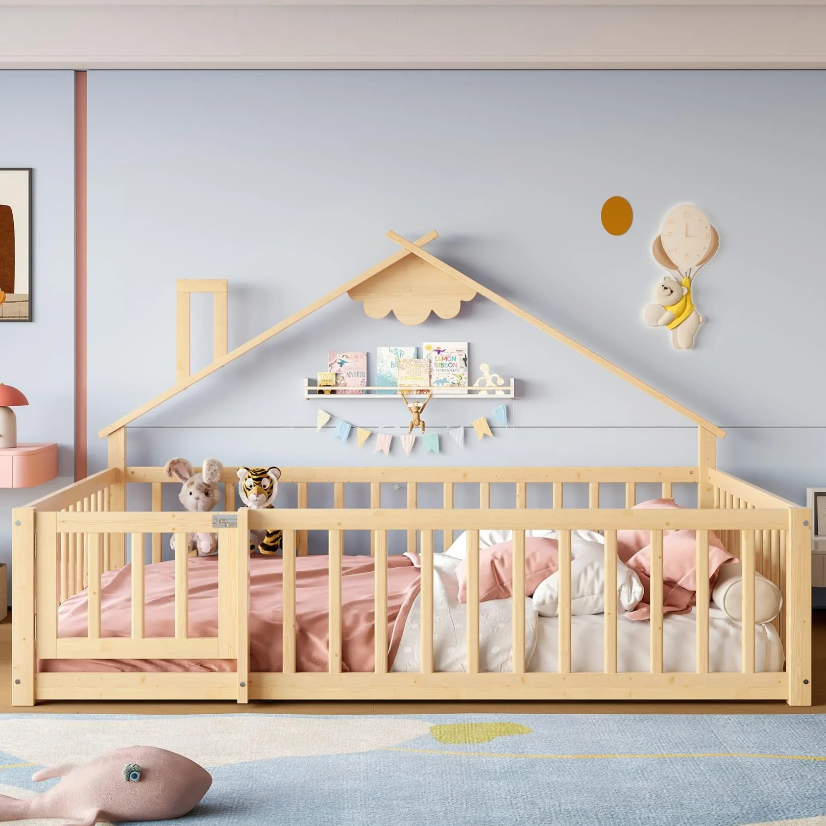 PUGSDRLY Lit Cabane Enfant 140x190cm avec Barriere et Serrure,Lit Montessori au Sol avec Sommier à Lattes,Cadre en Bois de Pin pour Enfant,sans Matelas (Naturel, 140x190)