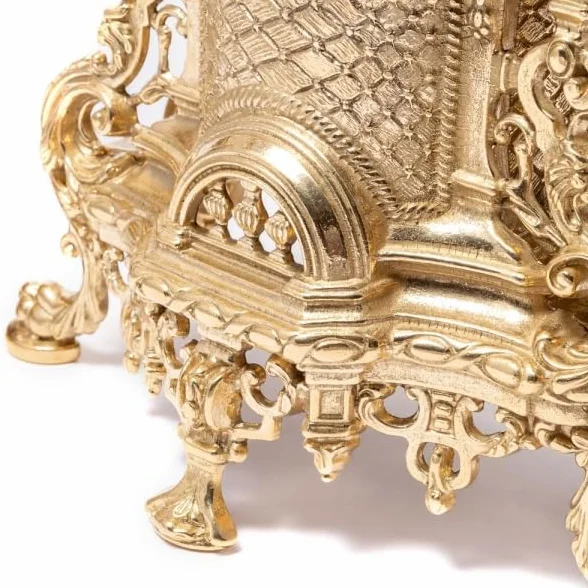 Triptyque horloge baroque en laiton poli avec candélabres françaises