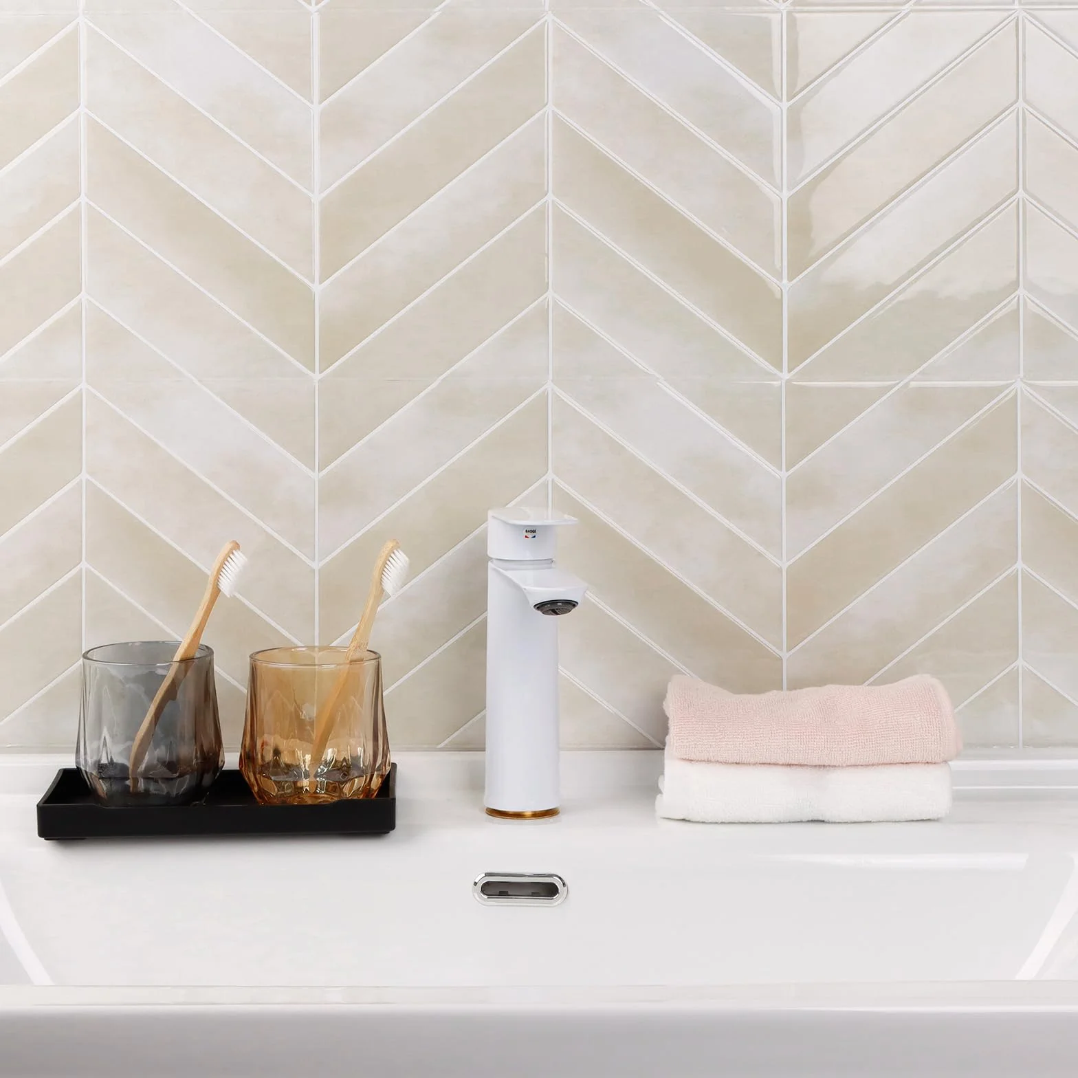 Alwayspon Lot de 10 feuilles 29x23 cm Beige Herringbone 3D Vinyle Autocollant effet carrelage à coller au mur, dosserets auto-adhésifs imperméables pour cuisine et salle de bain
