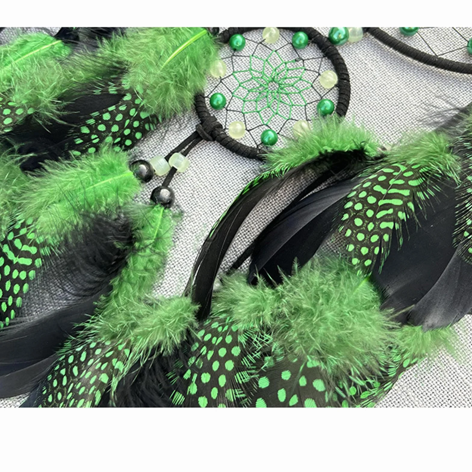 Attrape-rêves lumineux dans le noir Décoration murale avec pompons à plumes Carillon éolien chambre