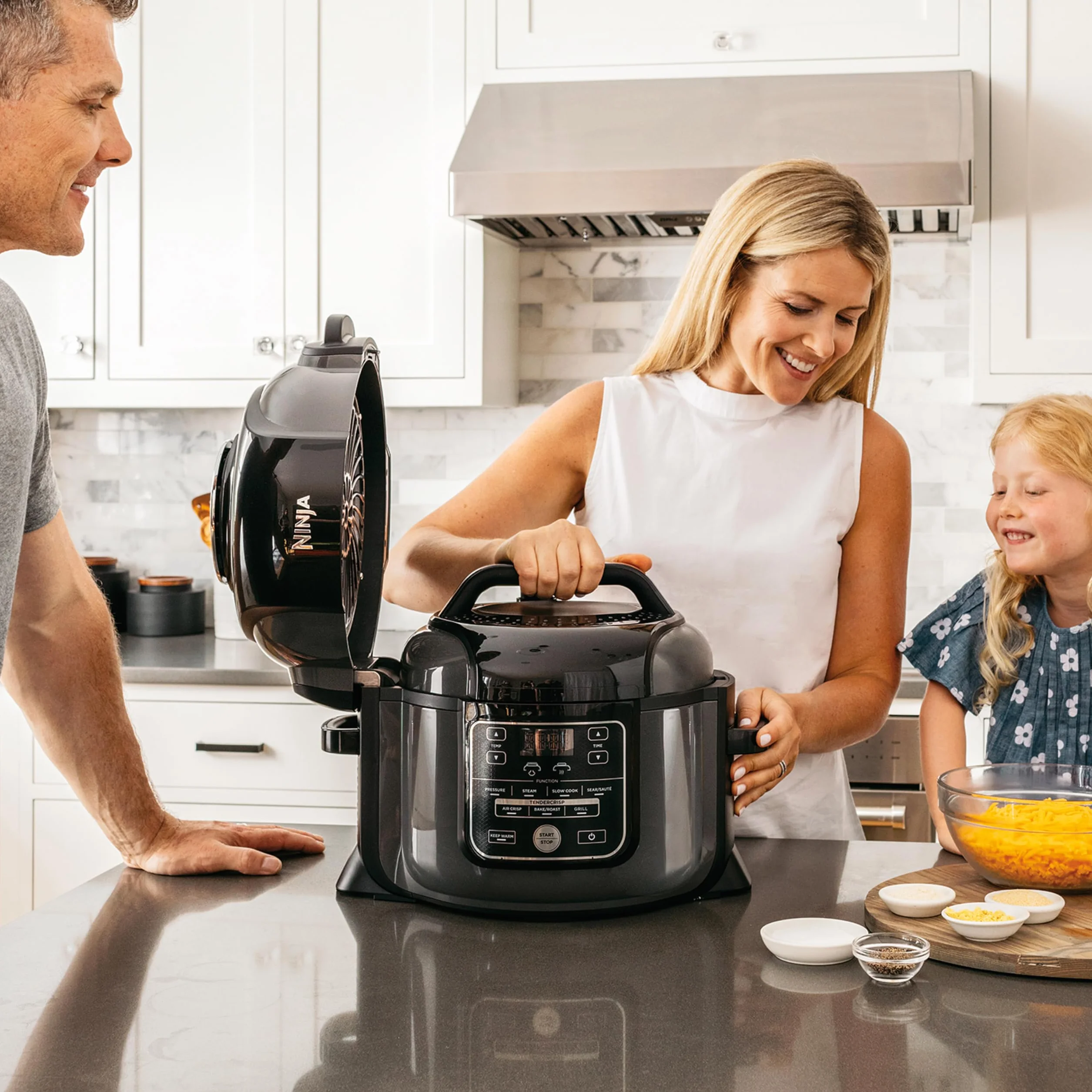 Ninja Multicuiseur Foodi, Air Fryer, 7-en-1, 6L, 7 fonctions de cuisson, Autocuiseur Multifonction, Cuisson sous pression, Friture à l'air, Cuisson lente, Gril et plus, Acier brossé et Noir, OP300EU