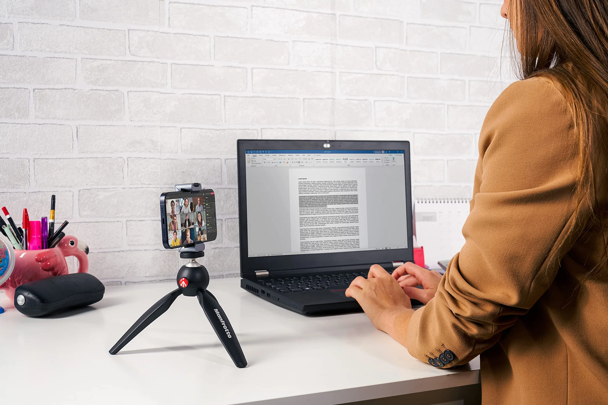 Manfrotto MTPIXIMII-B, mini statyw PIXI z uchwytem do kompaktowych kamer systemowych, wyprodukowany we Włoszech, do lustrzanek cyfrowych, lustrzanek, wideo, kompaktowych rozmiarów, technopolimeru i aluminium, czarny