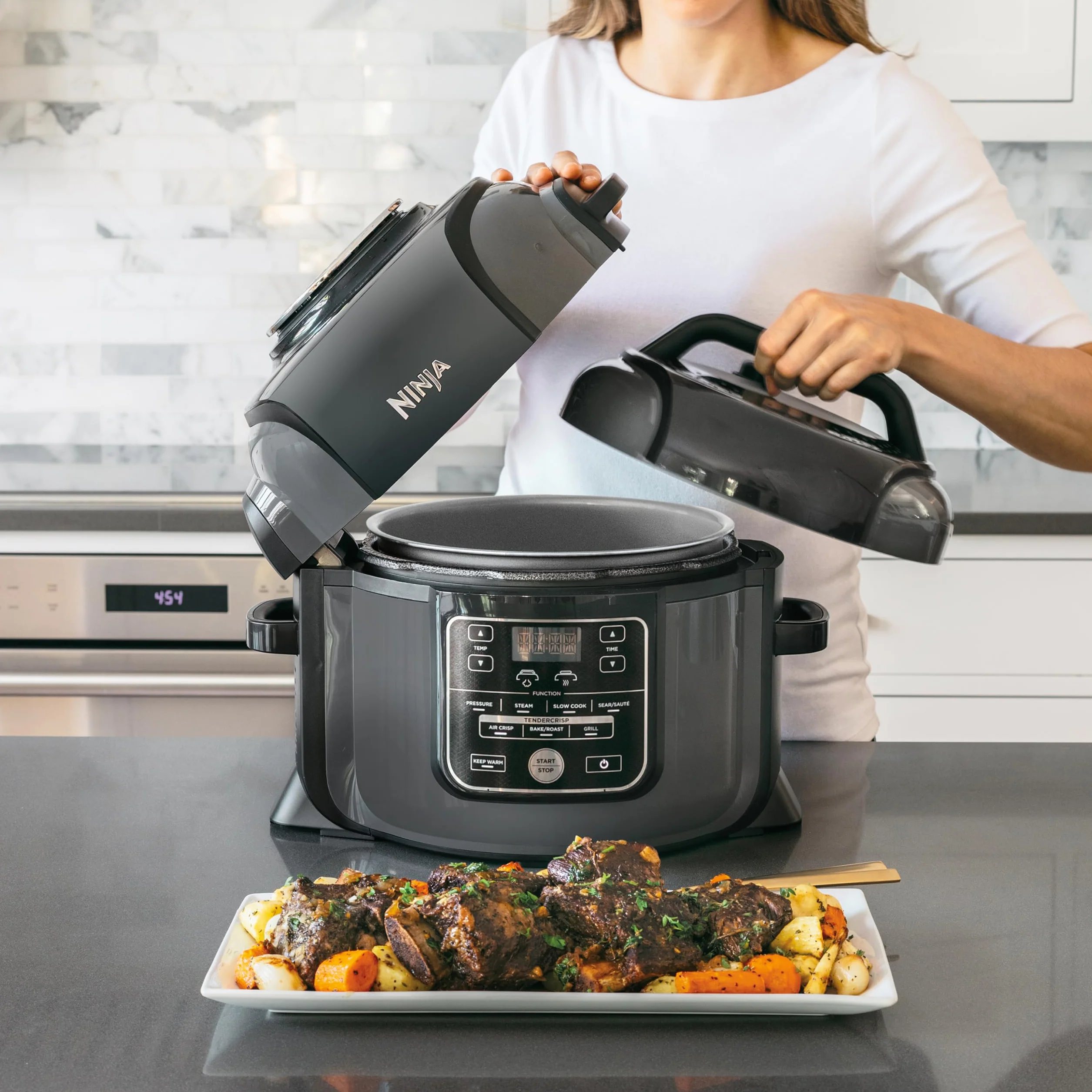 Ninja Multicuiseur Foodi, Air Fryer, 7-en-1, 6L, 7 fonctions de cuisson, Autocuiseur Multifonction, Cuisson sous pression, Friture à l'air, Cuisson lente, Gril et plus, Acier brossé et Noir, OP300EU