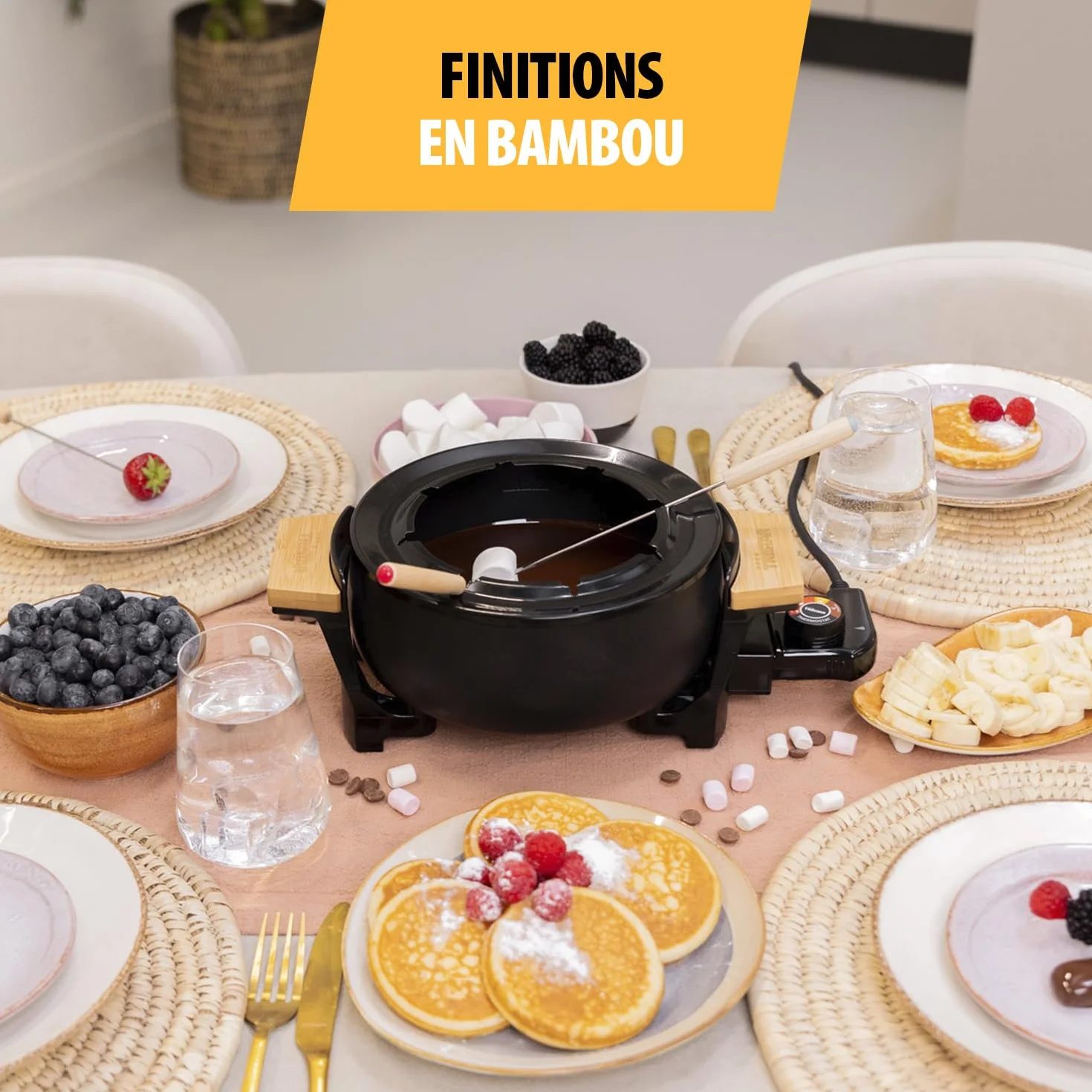 Tristar FO-1108 Service à fondue en bambou 1,5 L pour 8 – Caquelon multifonction pour huile, fromage et chocolat, inclut 8 fourchettes et un anneau anti-éclaboussures, design élégant