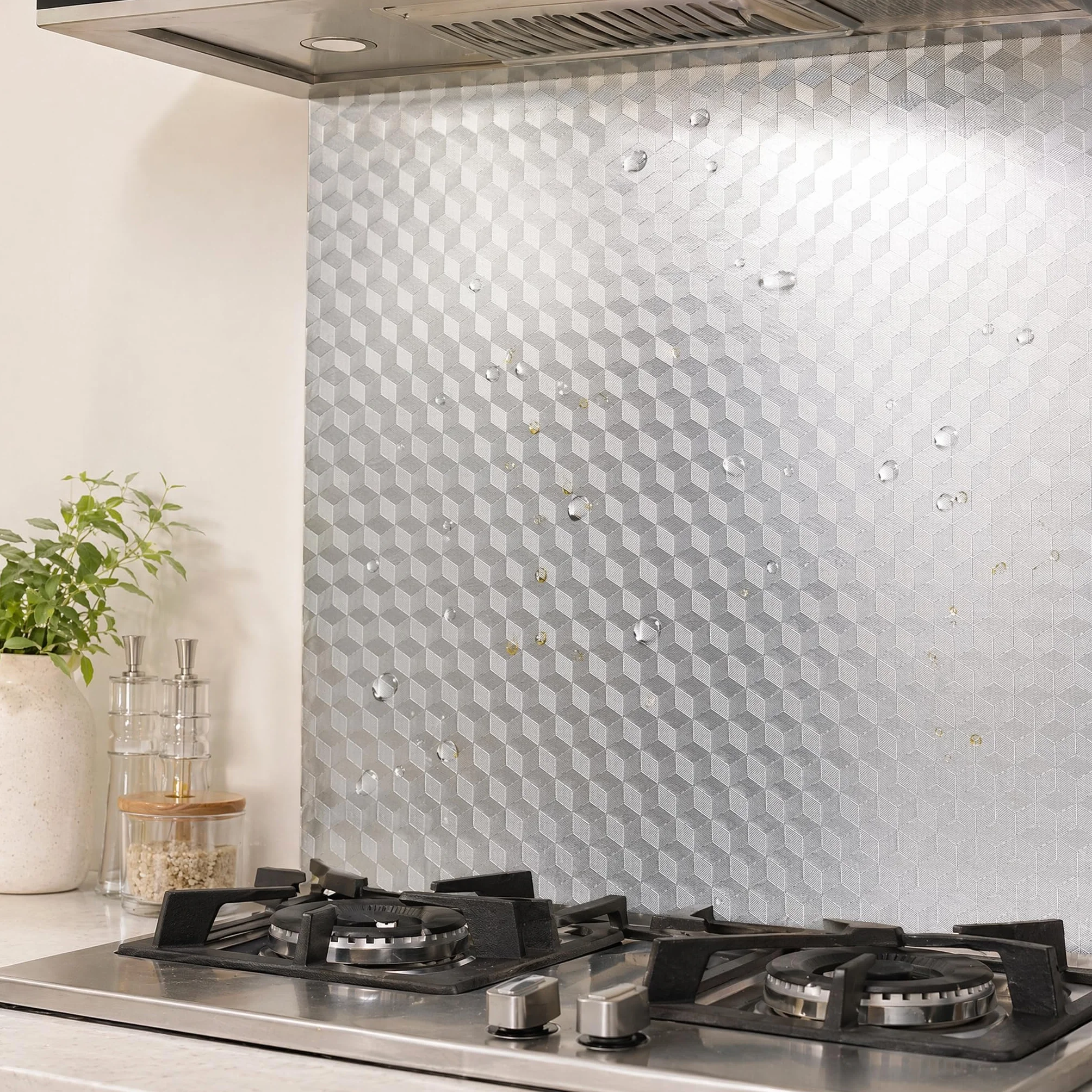 DOITOOL Autocollant Mural Cuisine Aluminium Résistant Huile Papier Peint Armoires Feuille Adhésive Imperméable 40cm x 3m Protection Anti-Graisse Dosseret