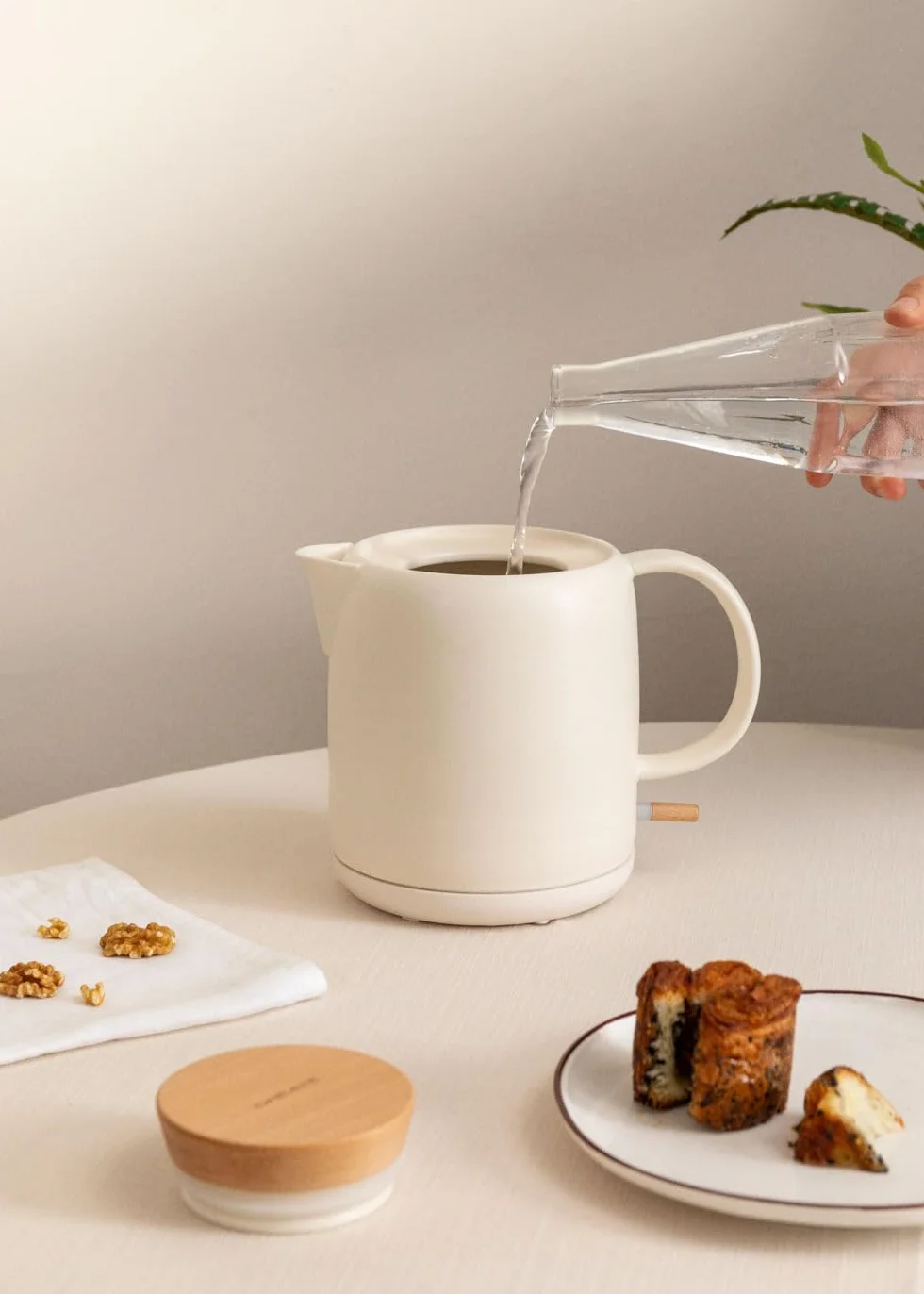 CREATE/KETTLE CERAMIC/Bouilloire électrique céramique Blanc cassé/Corps en céramique, chauffe en 5 minutes, capacité de 1L, système d'arrêt automatique, 1200W