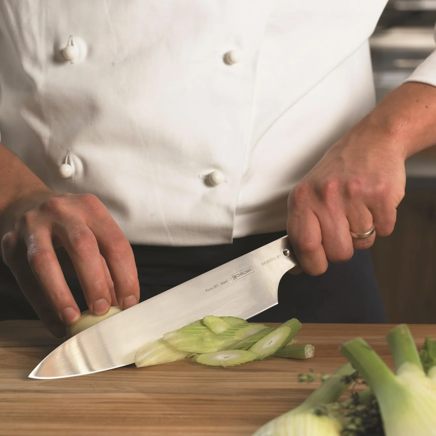 Chroma P21 Type 301 Design by F.A Porsche - Couteau Santoku alvéolé 17,8 cm