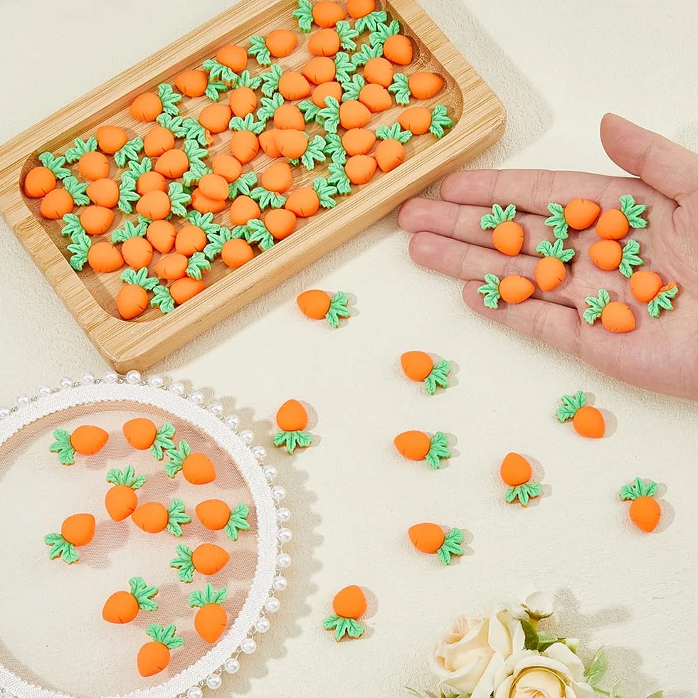 SUPERFINDINGS 80Pcs Mini Cabochons Carotte de Pâques en Résine Légumes Décoratifs Bunny Carrots Flatbacks Ornaments