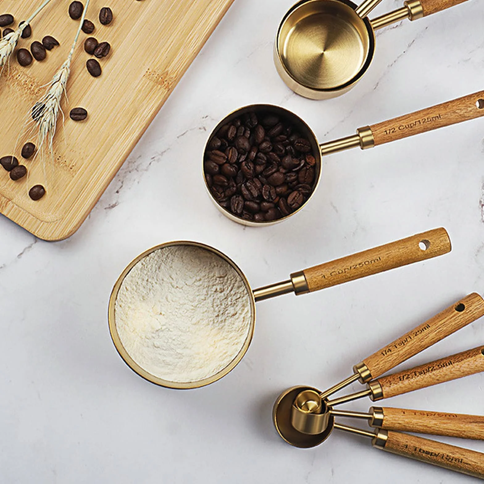 Cuteefun Ensemble de 8 Cuillères et Tasses à Mesurer, Acier Inoxydable, Finition Polie Or, pour la Cuisson