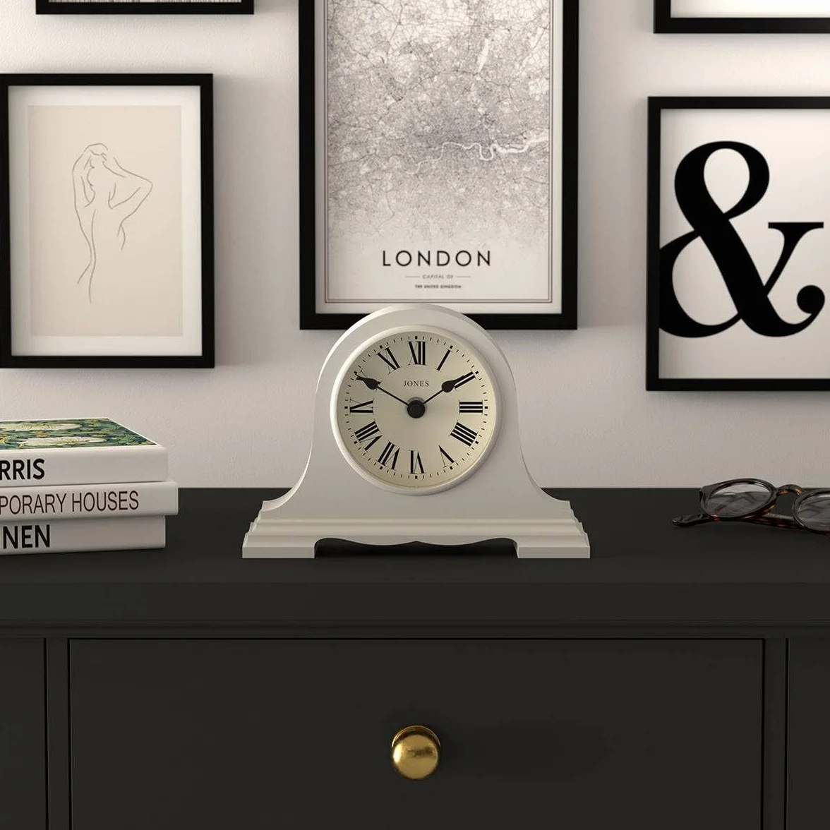 JONES CLOCKS® Speakeasy Petite Horloge à Cheminée, Conception Chapeau de Napoléon, Chiffres Romains, Grey