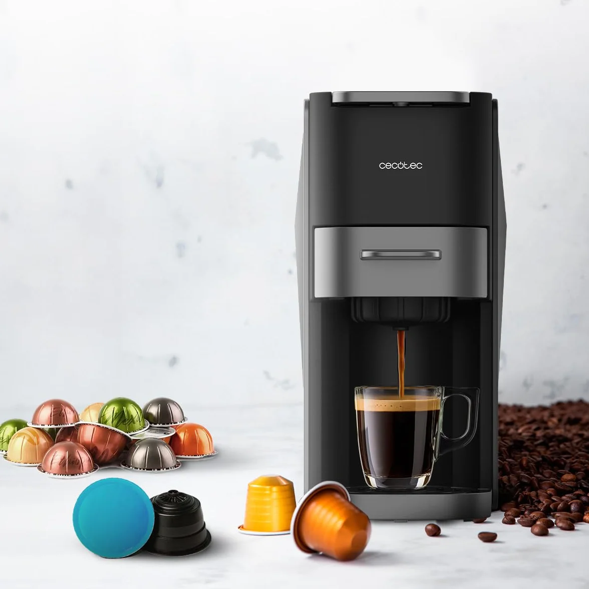 Cecotec Machine à Café Capsules Compacte FreeStyle Compact Dark Roast. 4 en 1, 1350 W, 20 Bars, Compatible avec Café Moulu, Dolce Gusto, Nespresso, ESE pod et Senseo, Réservoir 700 ml
