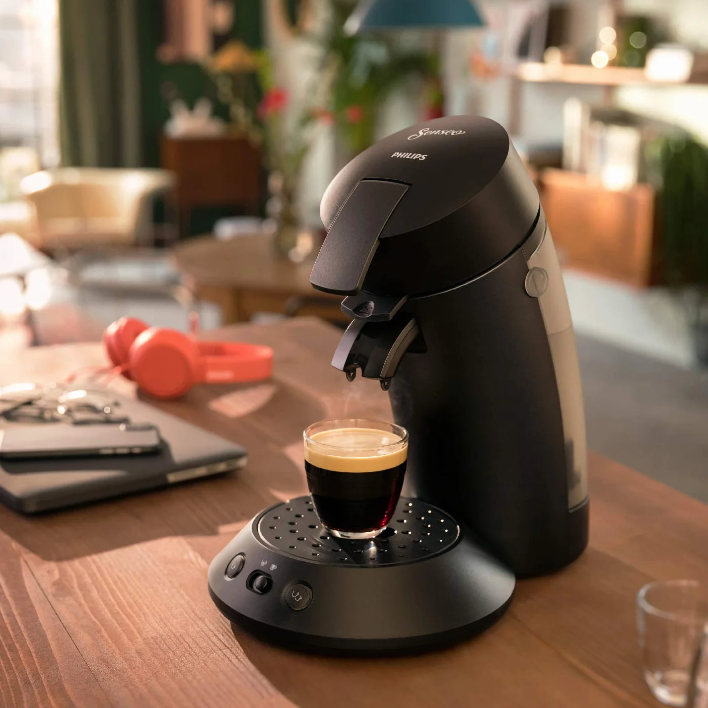 Philips SENSEO Cafetière à dosette Original Plus - machine à café avec fonctions Crema Plus, Sélecteur d'intensité, Technologie Booster d'arômes, une ou deux tasses, Noir intense (CSA210/61)