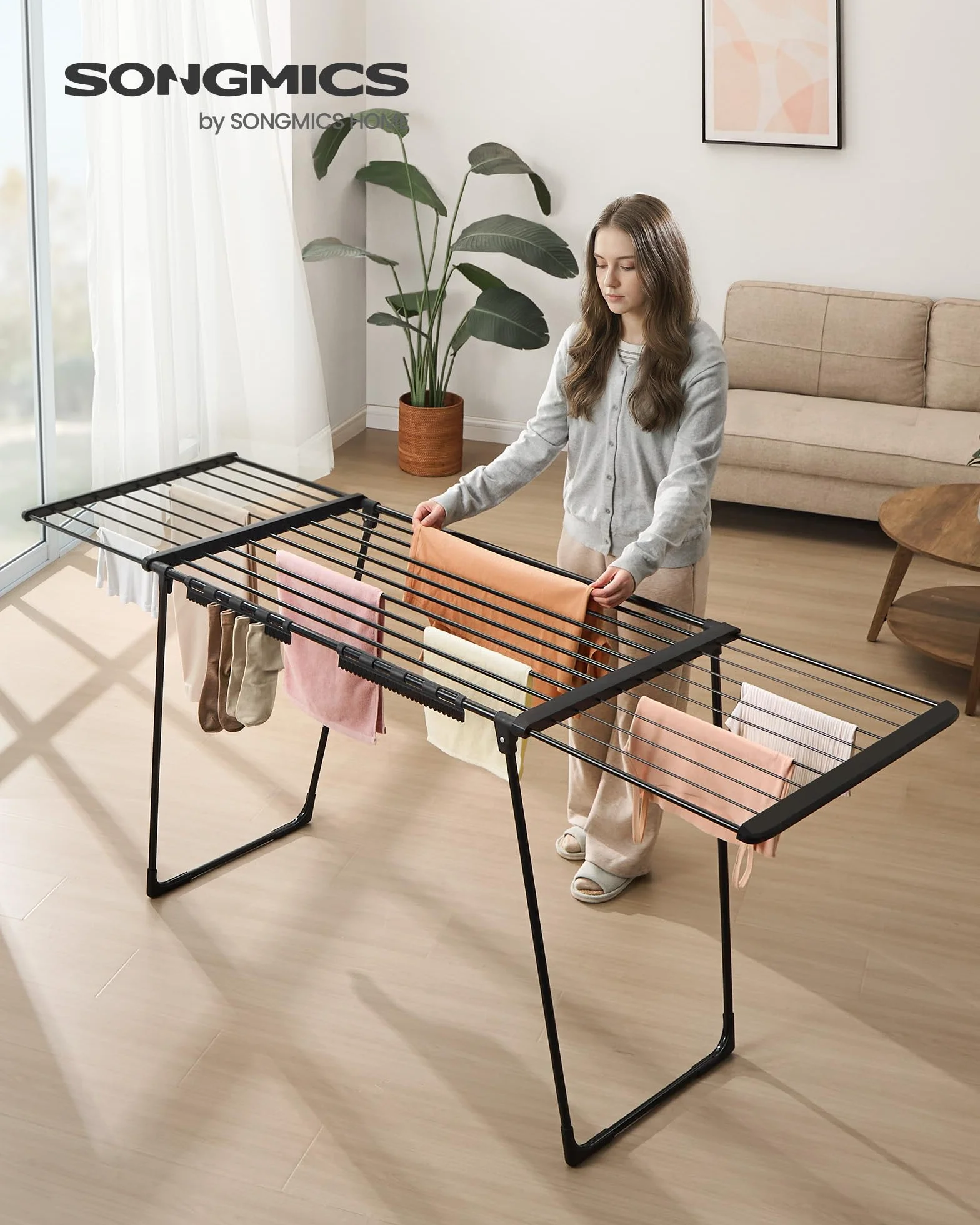 SONGMICS Étendoir à Linge, Séchoir sur Pied, Ailes Extensibles, 22 m de Longueur d’Étendage, avec Porte-Chaussettes, Pliable, Noir LLR522BH01