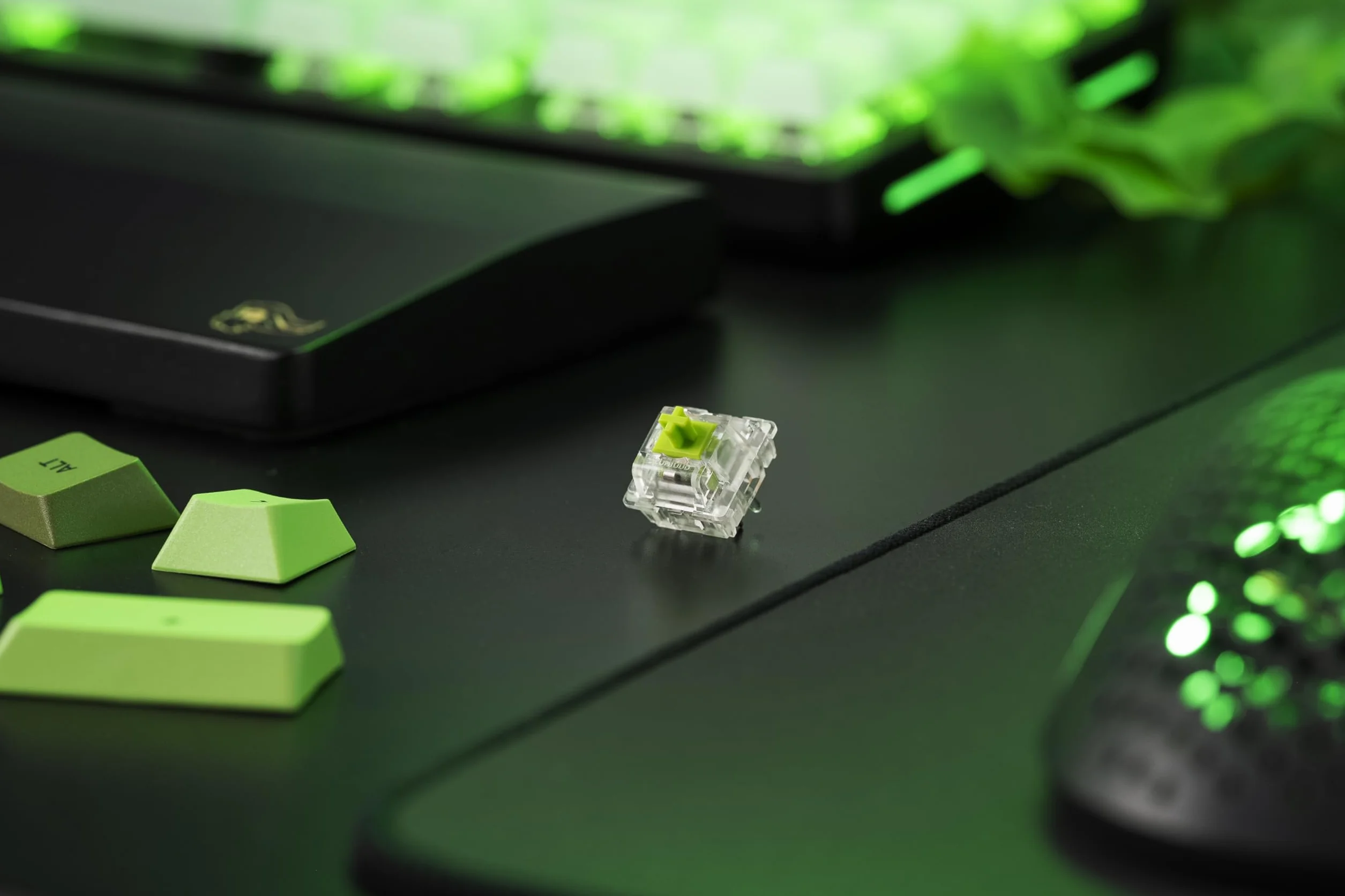 Glorious Gaming – 36 przełączników klikalnych do klaw. mech. – kompatybilne z GMMK 2/PRO i klaw. num. GMMK, efekt kliknięcia, przezroczyste (maks. efekt RGB), aktywacja 55 g, 5 bolców – smar