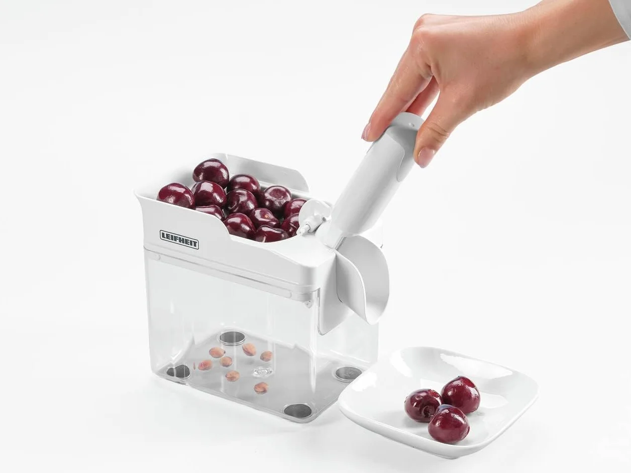 Leifheit Cherrymat 3.0 Dénoyauteur à cerises, appareil de cuisine pour séparation chair et noyau, facile à nettoyer