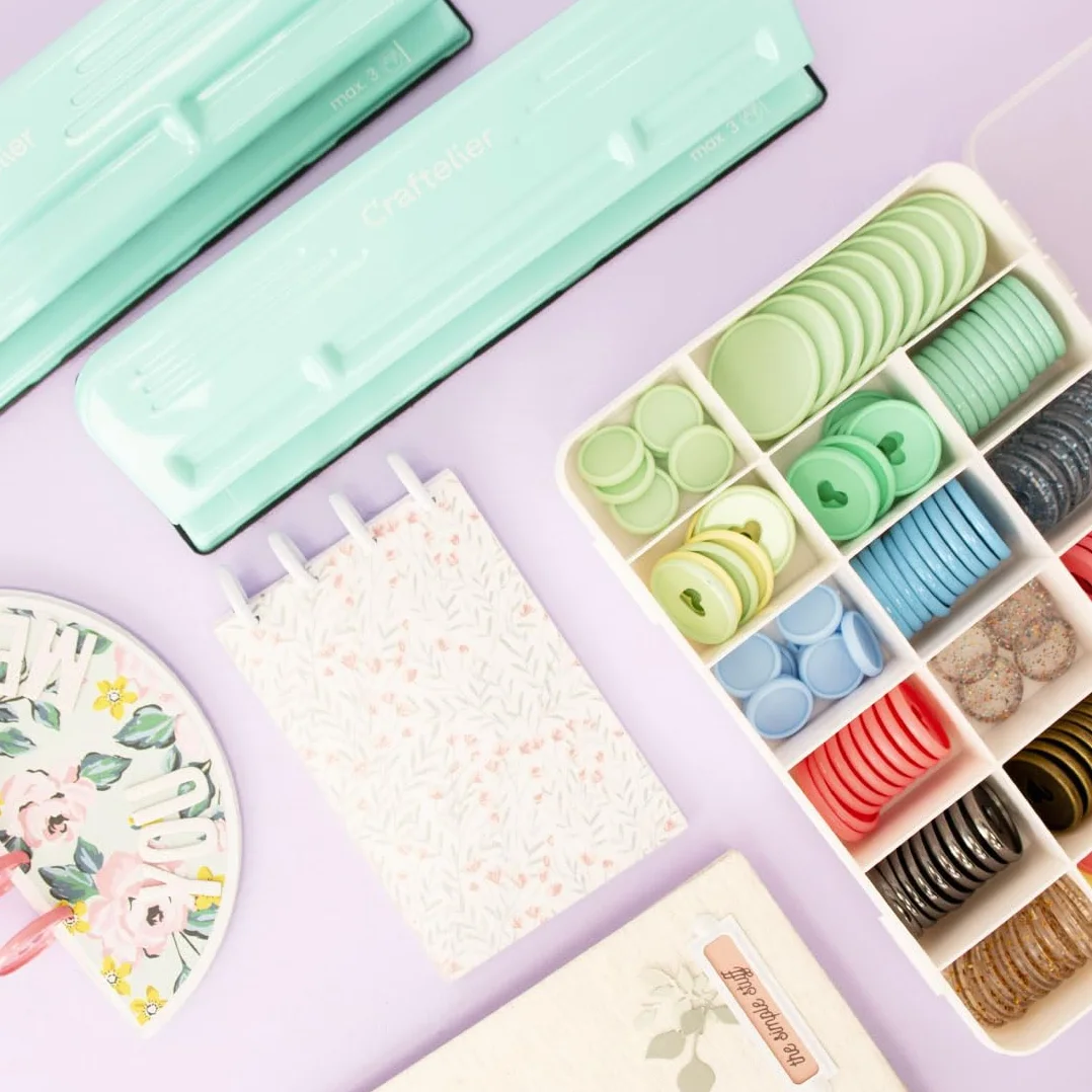 Craftelier - Perforatrice 11 orifices pour Planners, Agendas ou Carnets de Disques pour Scrapbooking et Loisir Créatif | Perfore jusqu'à 3 Feuilles de 90 g/m2 | Dim.Approx. 32 x 9 x 5 cm