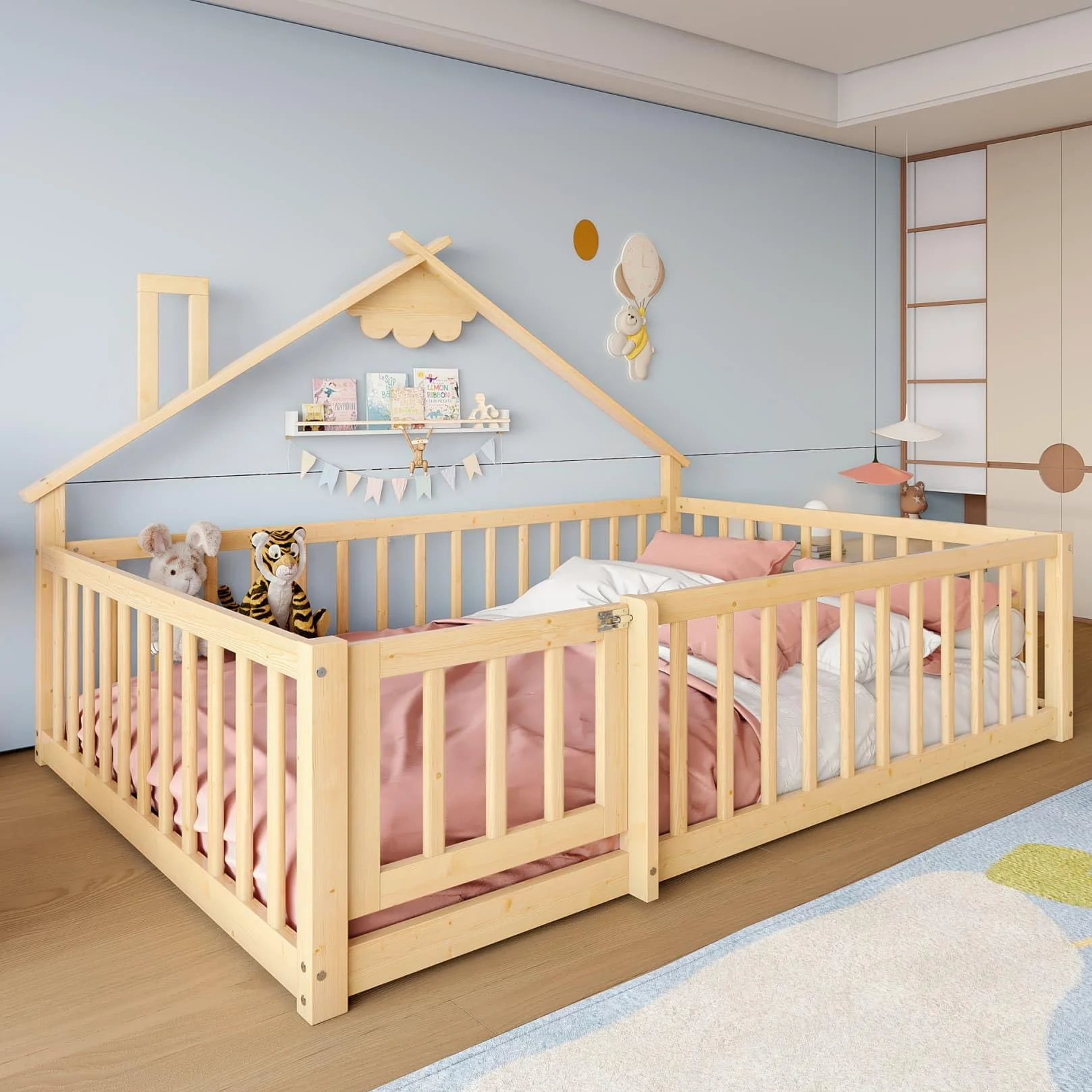 PUGSDRLY Lit Cabane Enfant 140x190cm avec Barriere et Serrure,Lit Montessori au Sol avec Sommier à Lattes,Cadre en Bois de Pin pour Enfant,sans Matelas (Naturel, 140x190)