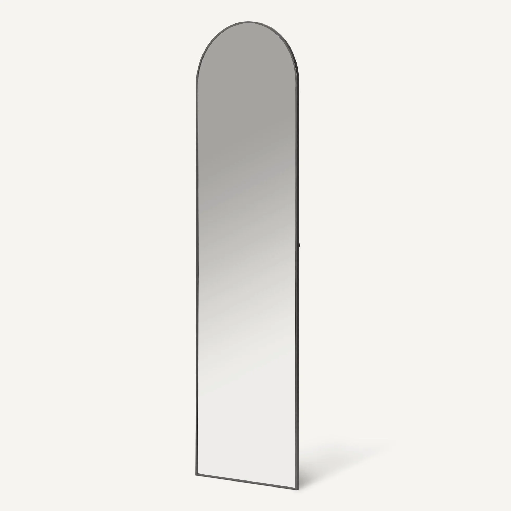 Amazon Basics Miroir Arche Pleine Longueur 149,9cm x 40,6cm, Fixation Murale, Noir