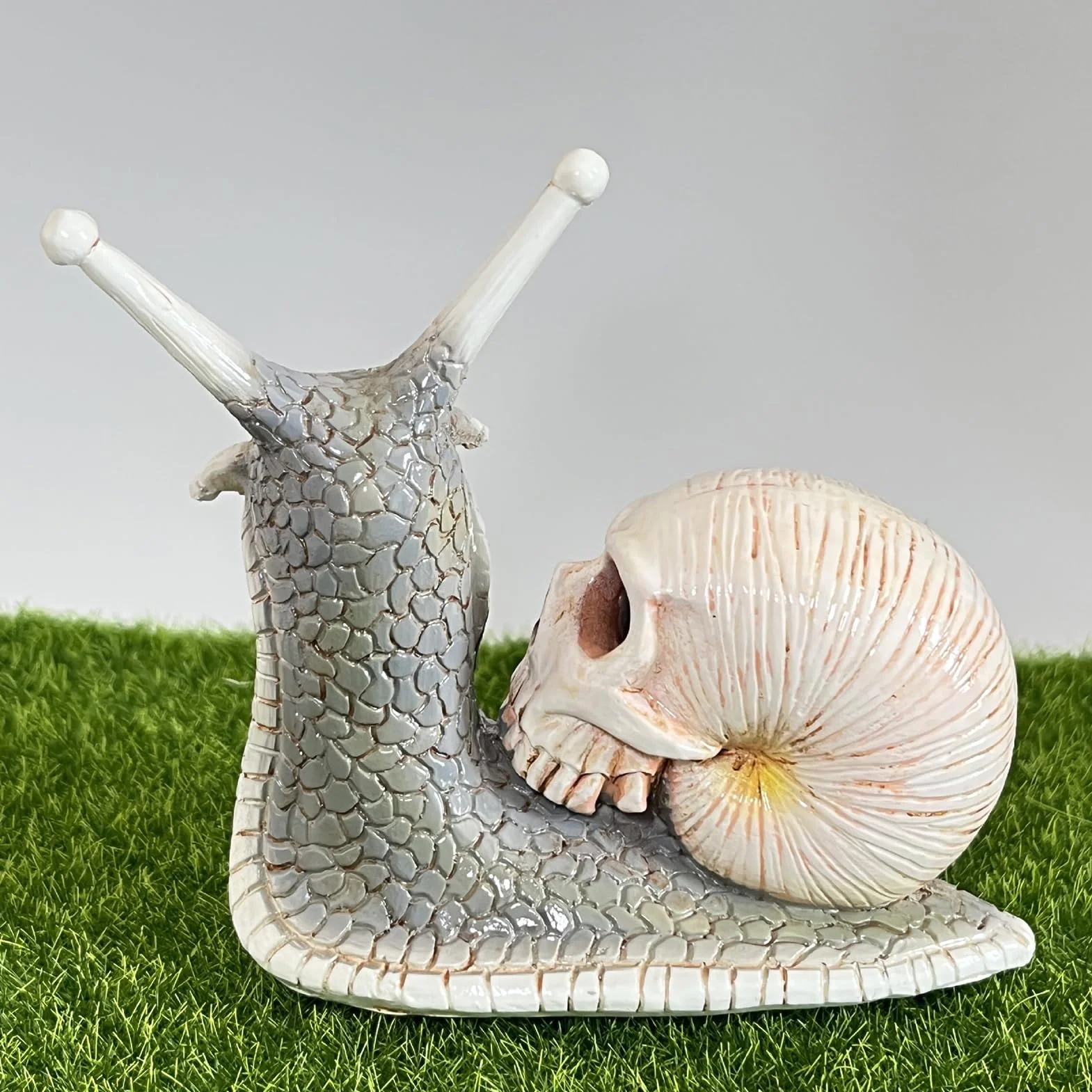 Halloween Escargot Crâne Statue Résine Gothique Jardin Ornement Figurine (Marron clair)