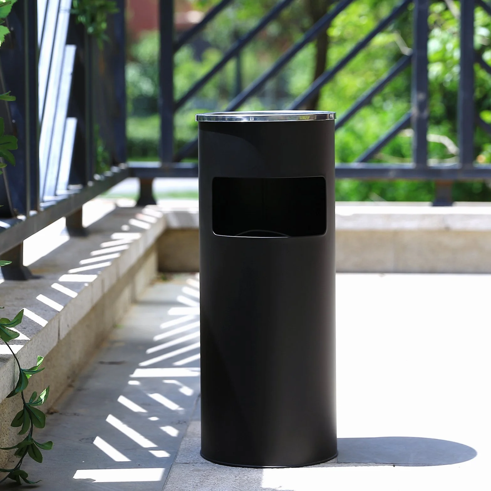 SONGMICS Poubelle en Acier Inoxydable 30L Noir ø24,5 x 60,5cm