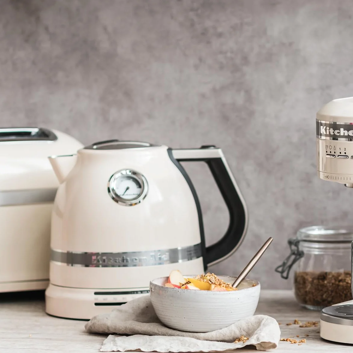 KitchenAid Bouilloire Électrique - Artisan - Température Réglable - 1,5 L - Crème