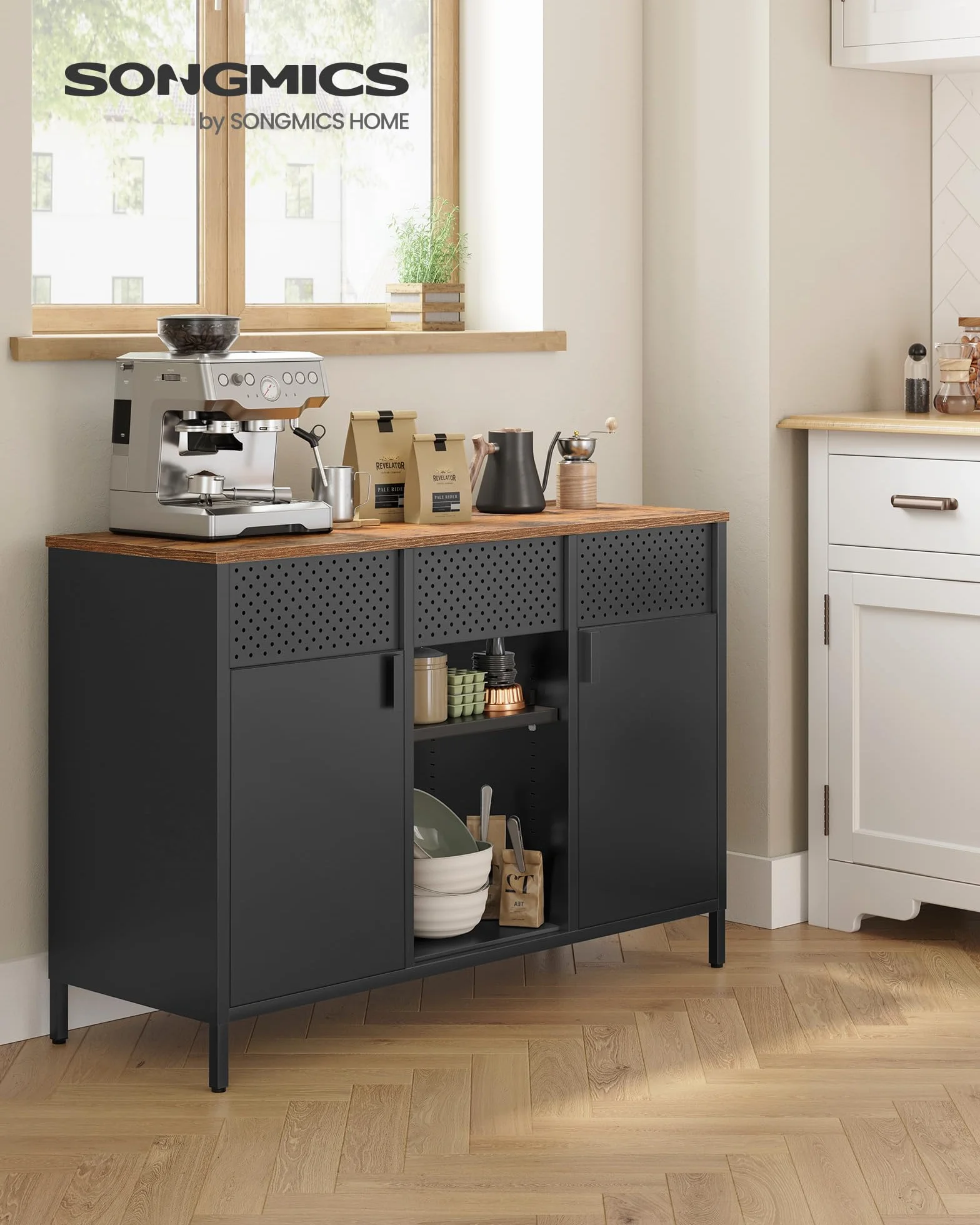 SONGMICS Meuble de Rangement, Buffet, Meuble en Métal, Placard à Double Portes, Fermeture Magnétique, Étagères Réglables, Cadre en Acier, Marron Rustique et Noir Mat LSC204B01