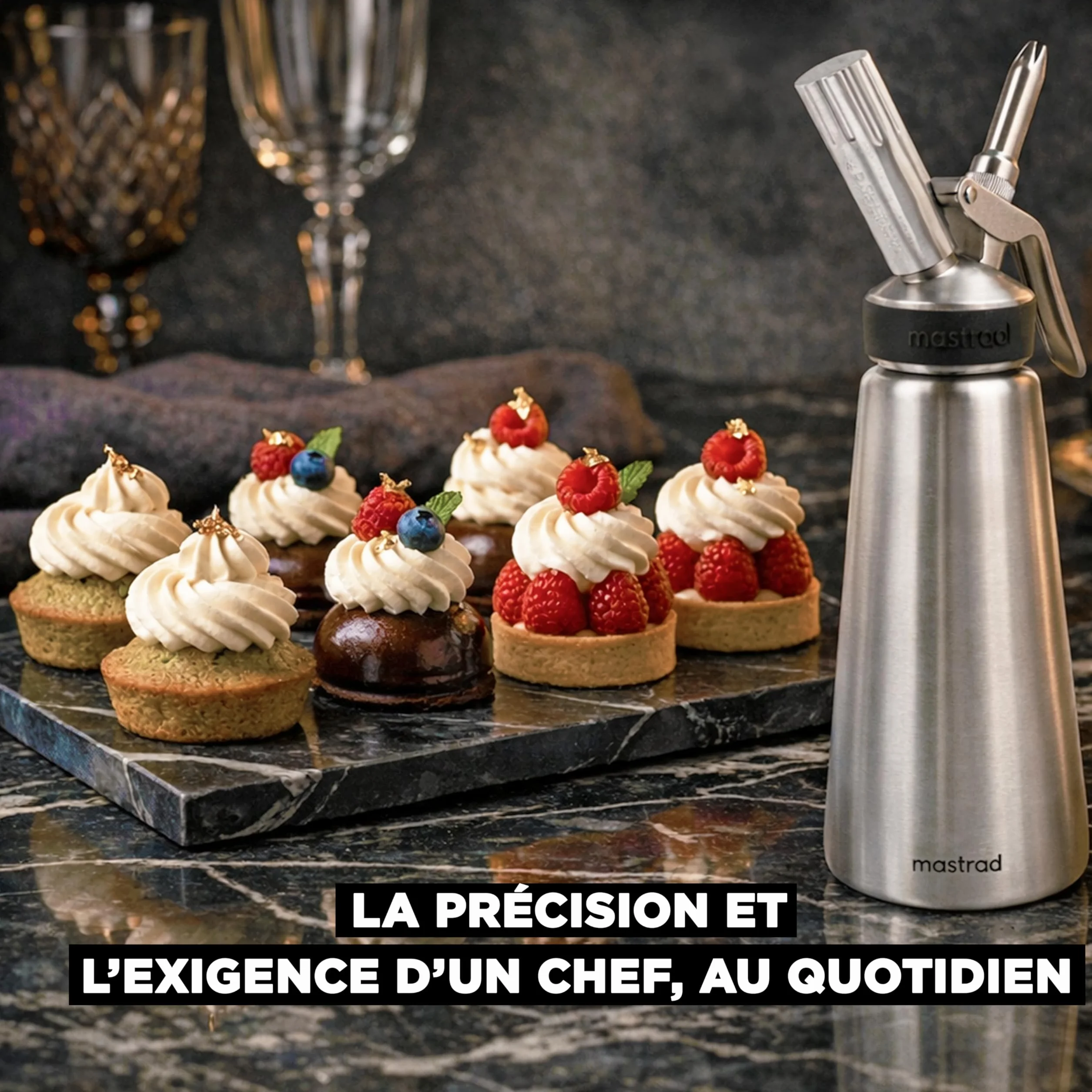 Mastrad Siphon Professionnel 0,5 L Inox Ultra Résistant Sauces Crèmes Chantilly Mousses