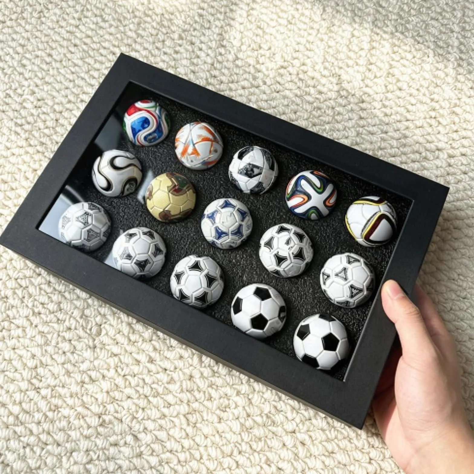 Collection Mini-Ballons de Football Figurines Artisanales 1970-2026 Répliques Tournois