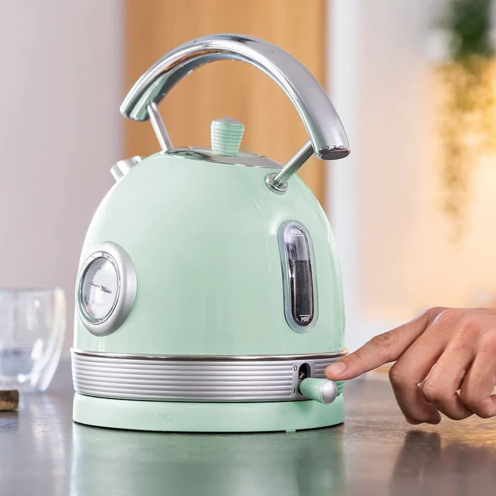 Cecotec Bouilloire électrique ThermoSense 420 Light Green. Capacité de 1,8 litres, 2200 W, compteur de température, base 360°, acier inoxydable, style vintage, vert
