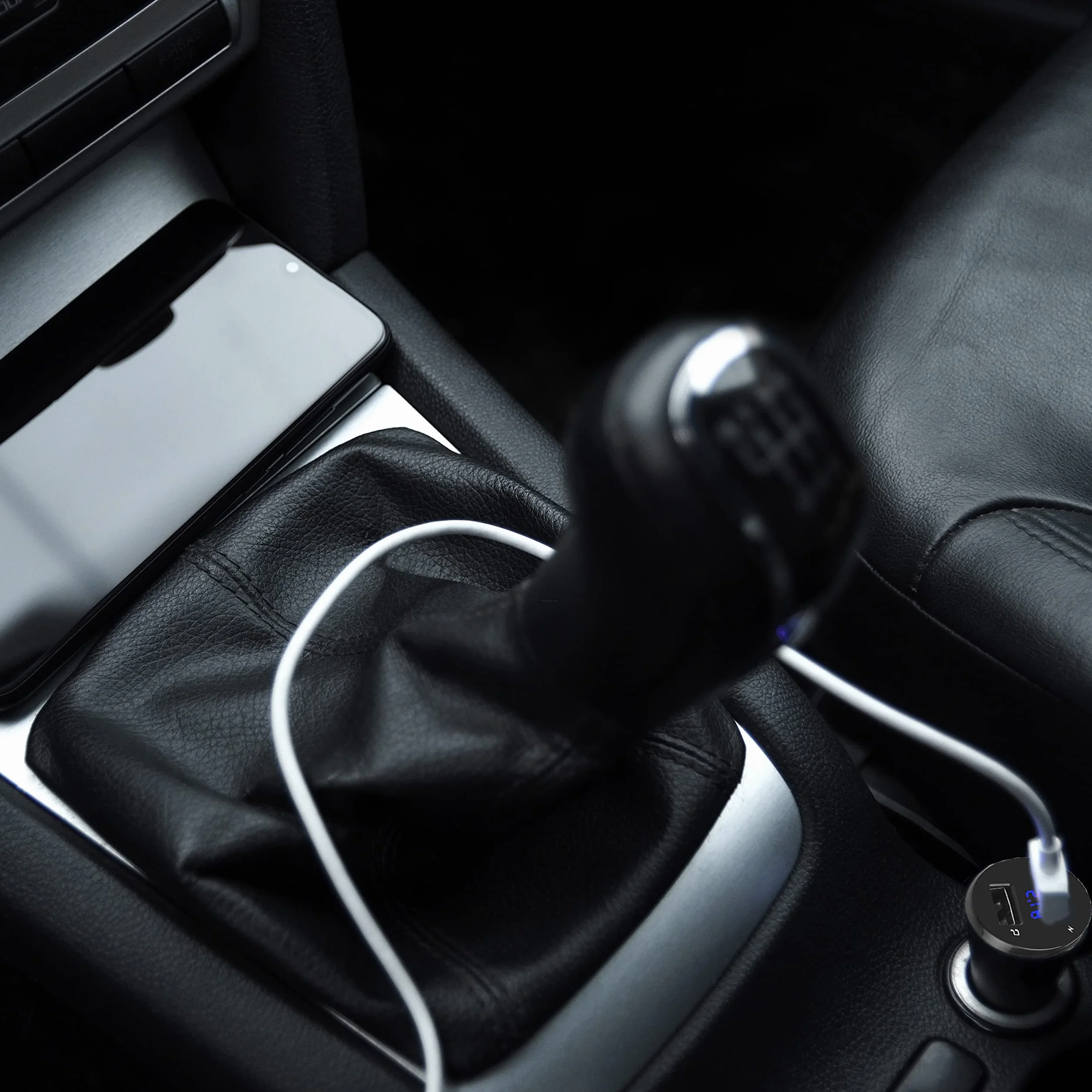 Retoo Adapter Bluetooth, Nadajnik FM Samochodowy, Bezprzewodowy QC 3.0, Szybka Ładowarka, Adapter do Radia FM z Wyświetlaczem i Zestawem Głośnomówiącym