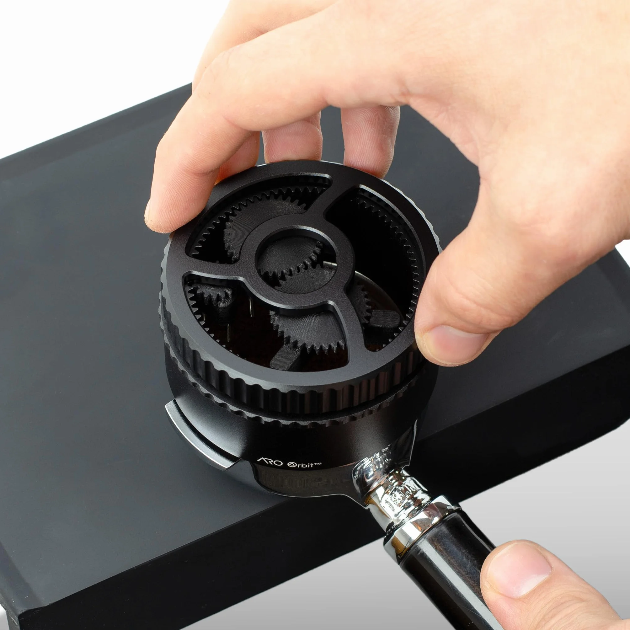 ARO Orbit PRO™ Outil de distribution d'espresso spirographique en aluminium | WDT à engrenage pour baristas à domicile et cafés professionnels (noir, 54 mm)