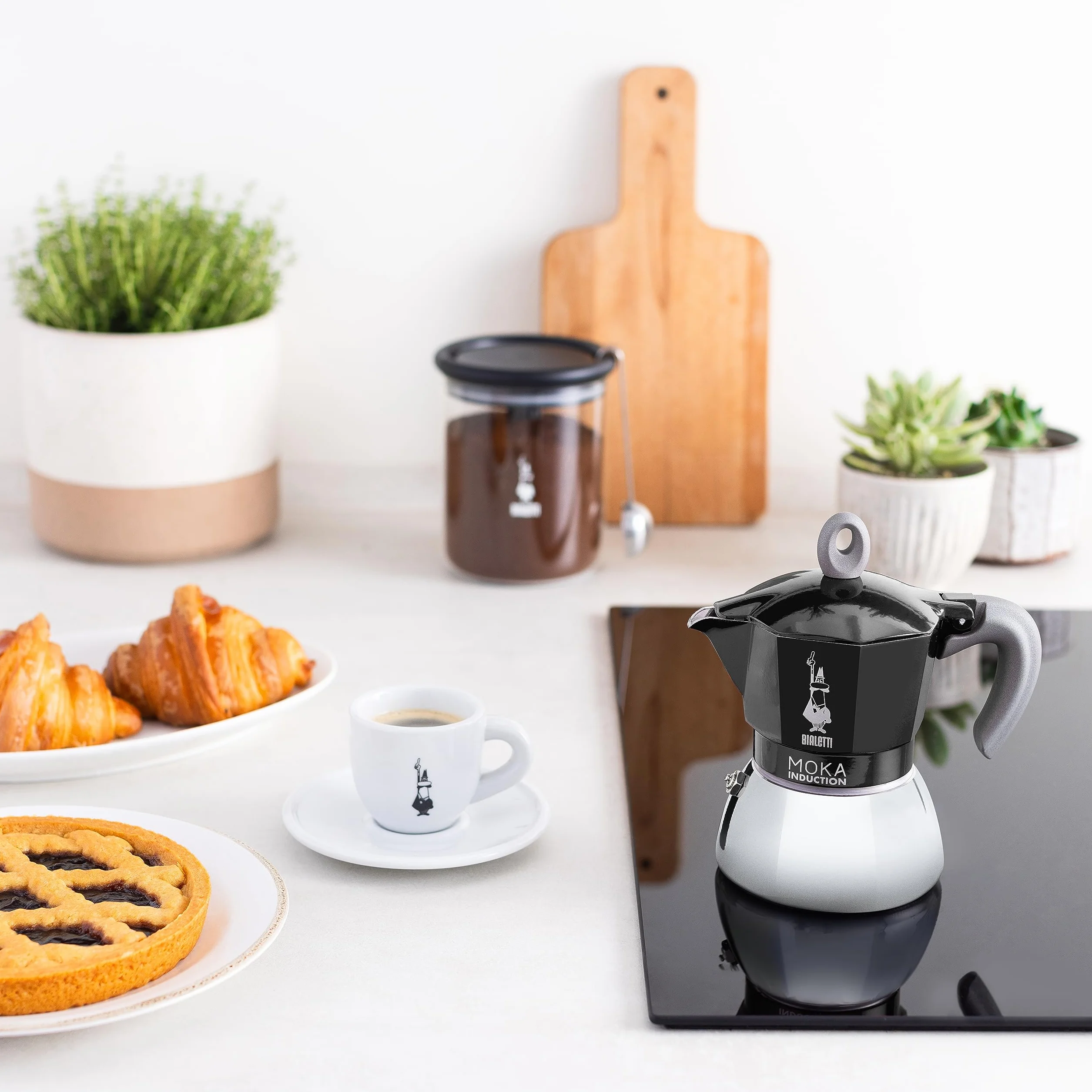 Bialetti - Moka Induction, Cafetière moka, Tous feux, 4 tasses d'espresso (150ml), Noir