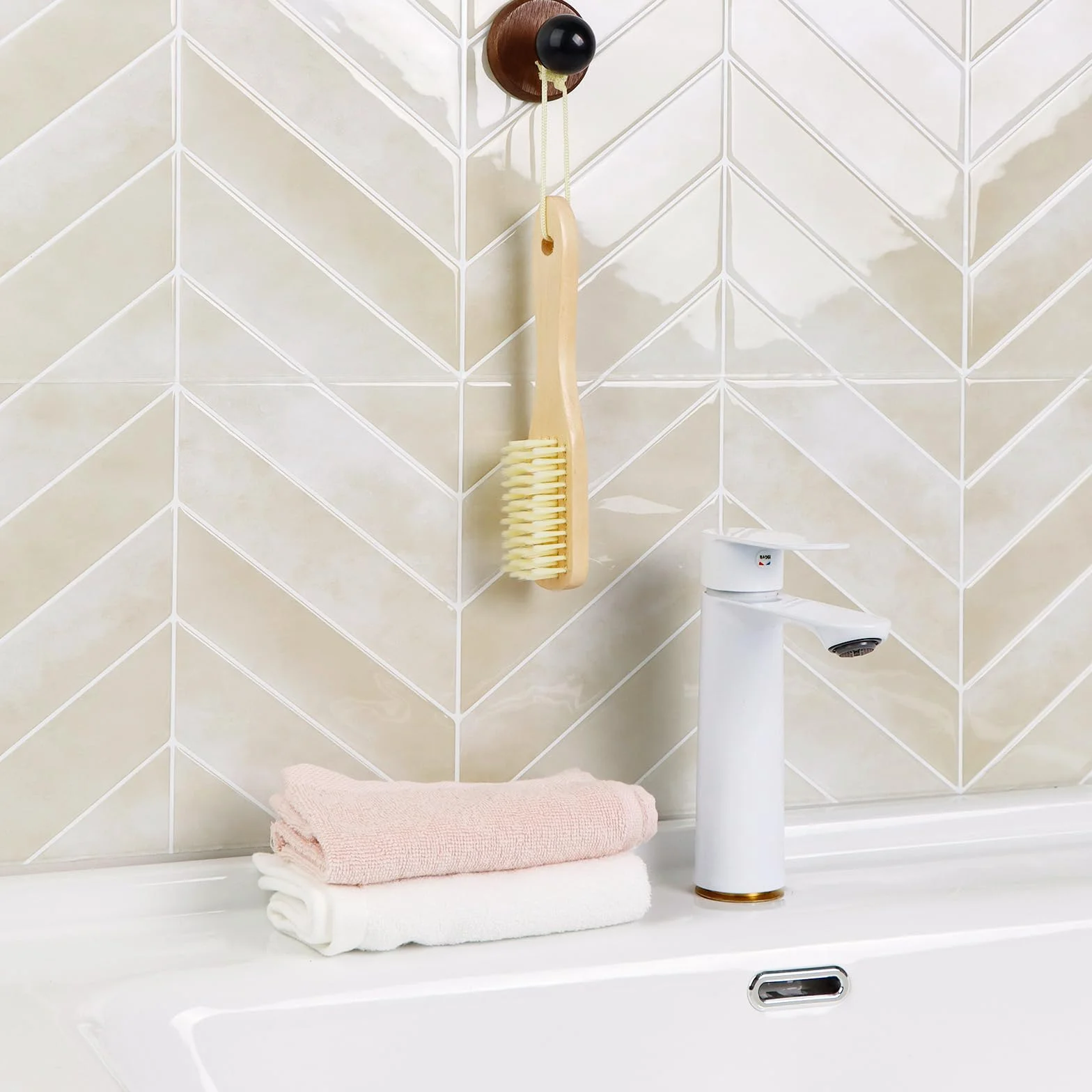 Alwayspon Lot de 10 feuilles 29x23 cm Beige Herringbone 3D Vinyle Autocollant effet carrelage à coller au mur, dosserets auto-adhésifs imperméables pour cuisine et salle de bain