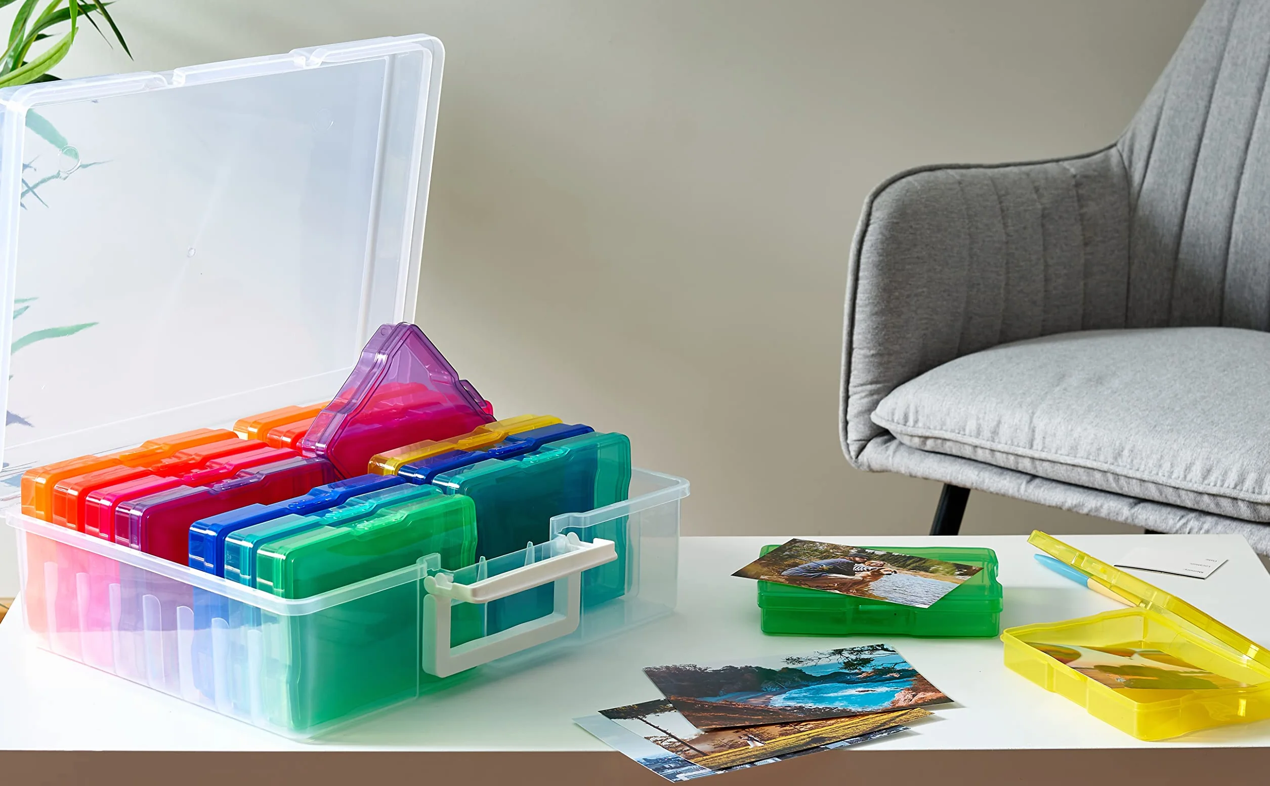 MATANA Grande Boîte de Rangement & Organisateur de Photos avec Étiquettes pour 1600 Photos 4R, Travaux Manuels, Autocollants, Timbres & d'autres Petits Objets - Multifonctionnel & Pratique