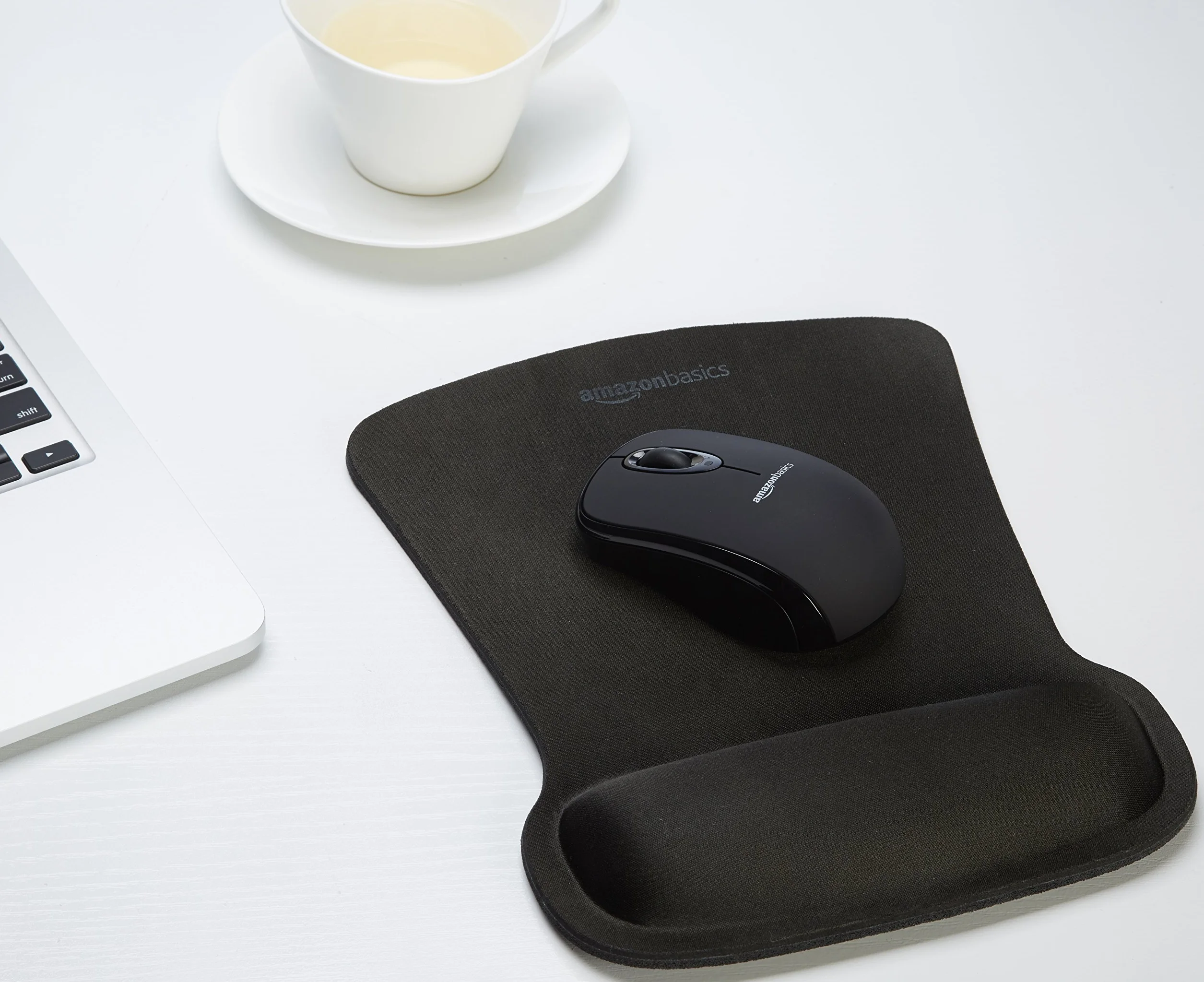 Amazon Basics Tapis de Souris irrégulier avec Repose-Poignet en Gel 20 x 25 cm Noir
