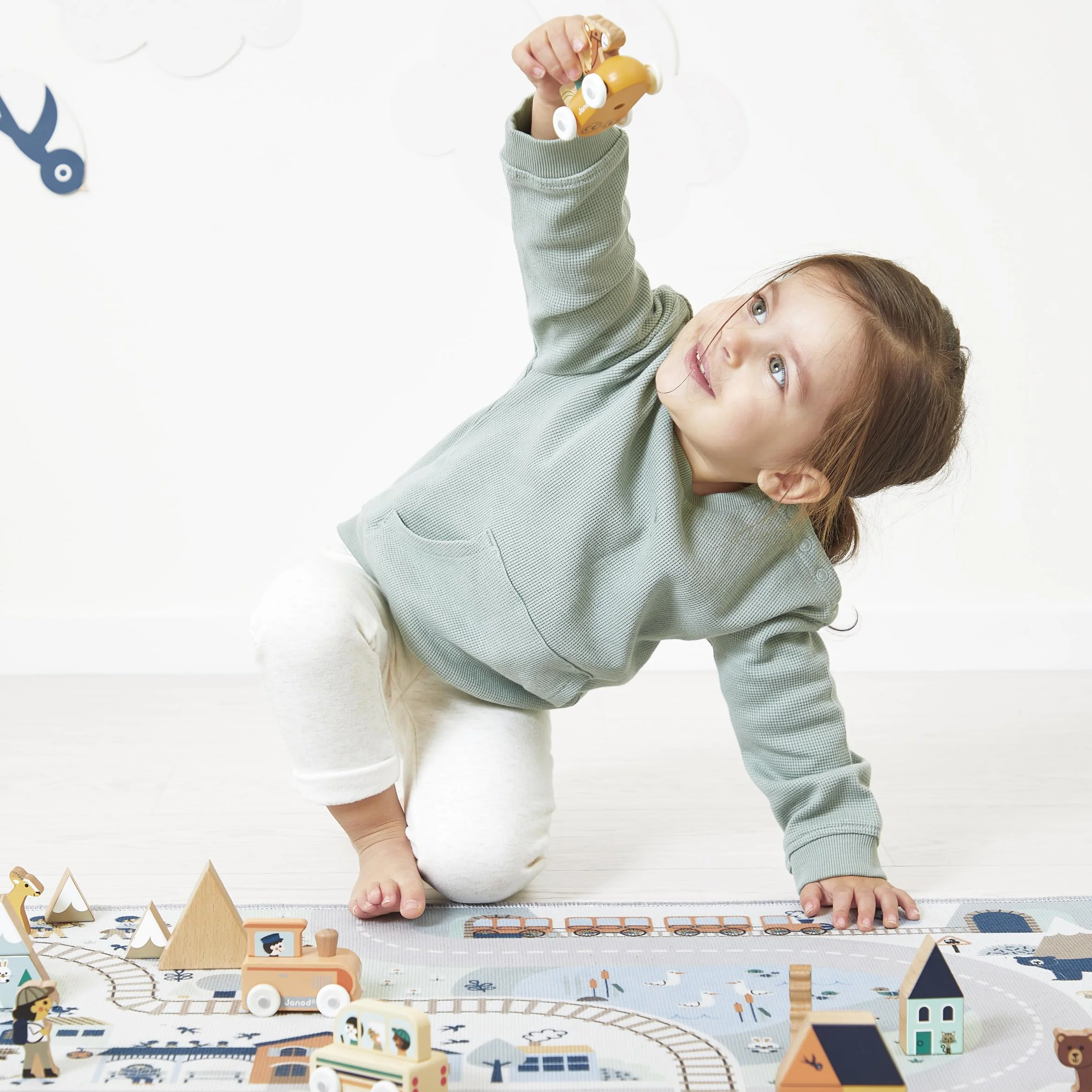 Janod Tapis de Jeux Voiture Enfant Thème Montagne Hiver 120 x 78cm Antidérapant Lavable à la Main