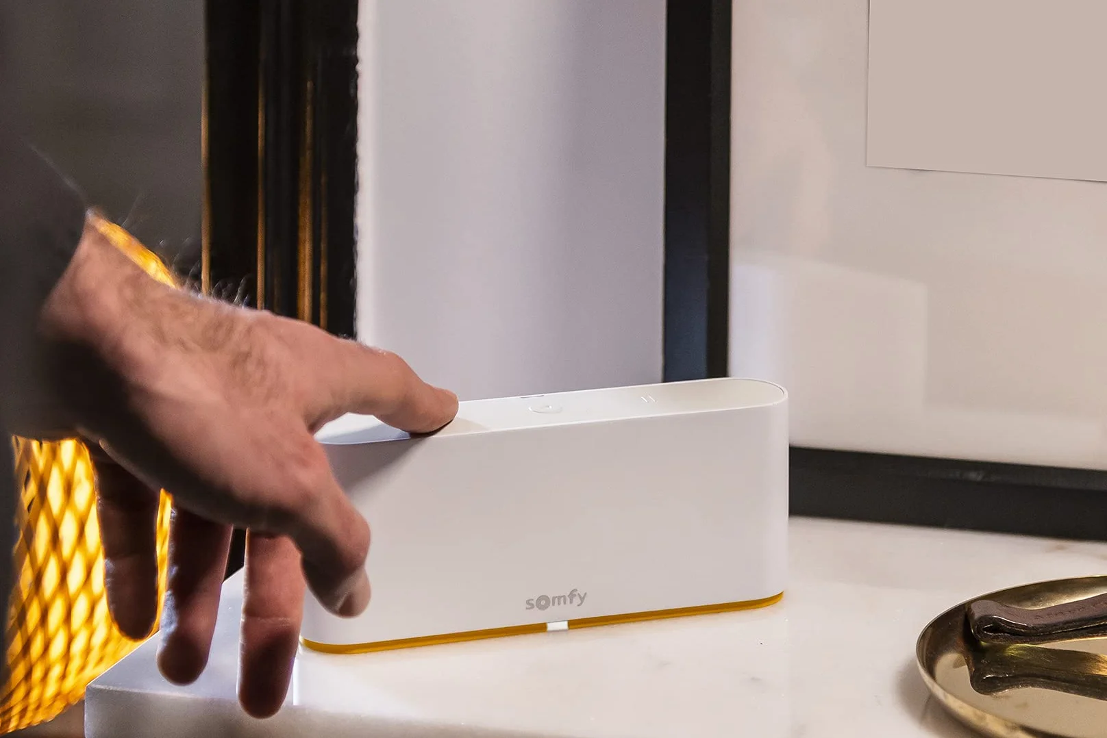 Somfy 1870600 - Przełącznik TaHoma | Inteligentne sterowanie do centralizacji i połączenia domu | Kompatybilny z io-Homecontrol, RTS i Zigbee 3.0 | Sterowanie głosowe z Google Assistant, Amazon Alexa