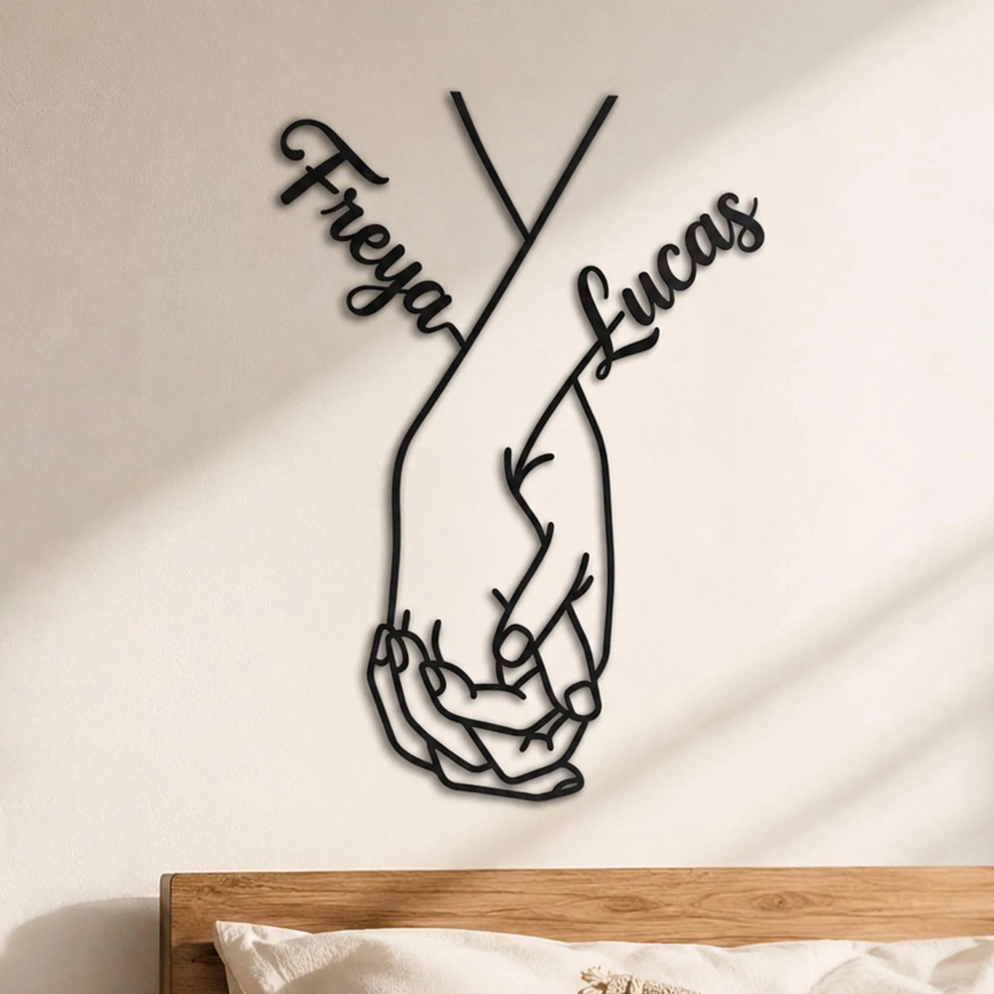 Pancarte Personnalisable Couple Main dans la Main, Signe d'Amour en Métal avec Nom, Cadeau Mariage Personnalisé, Décoration Murale pour Chambre