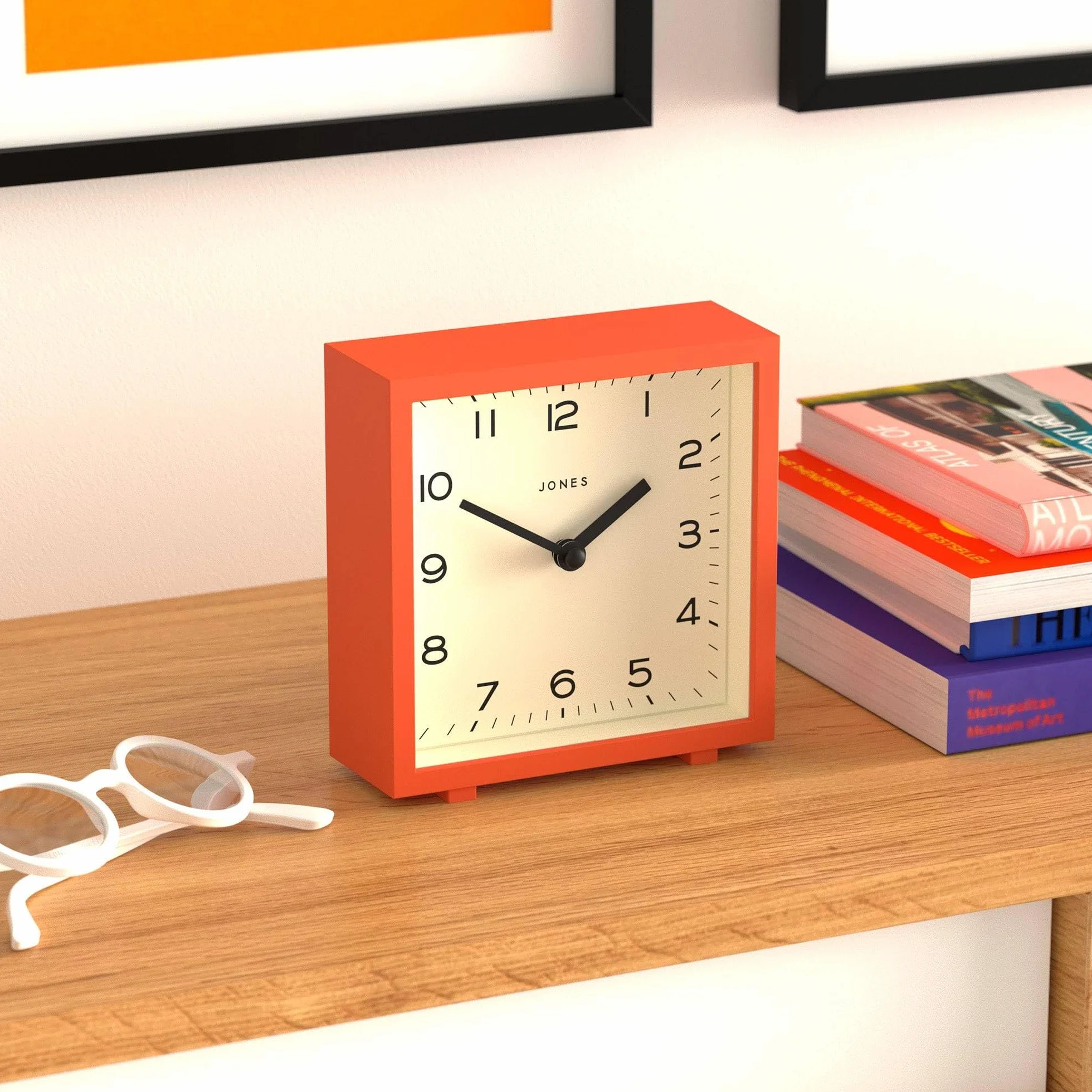 JONES CLOCKS® Disco Horloge de Bureau | Motif carré élégant | Orange | Stylé et Facile à Lire pour l’étagère, la Table, la cheminée ou la Table de Chevet