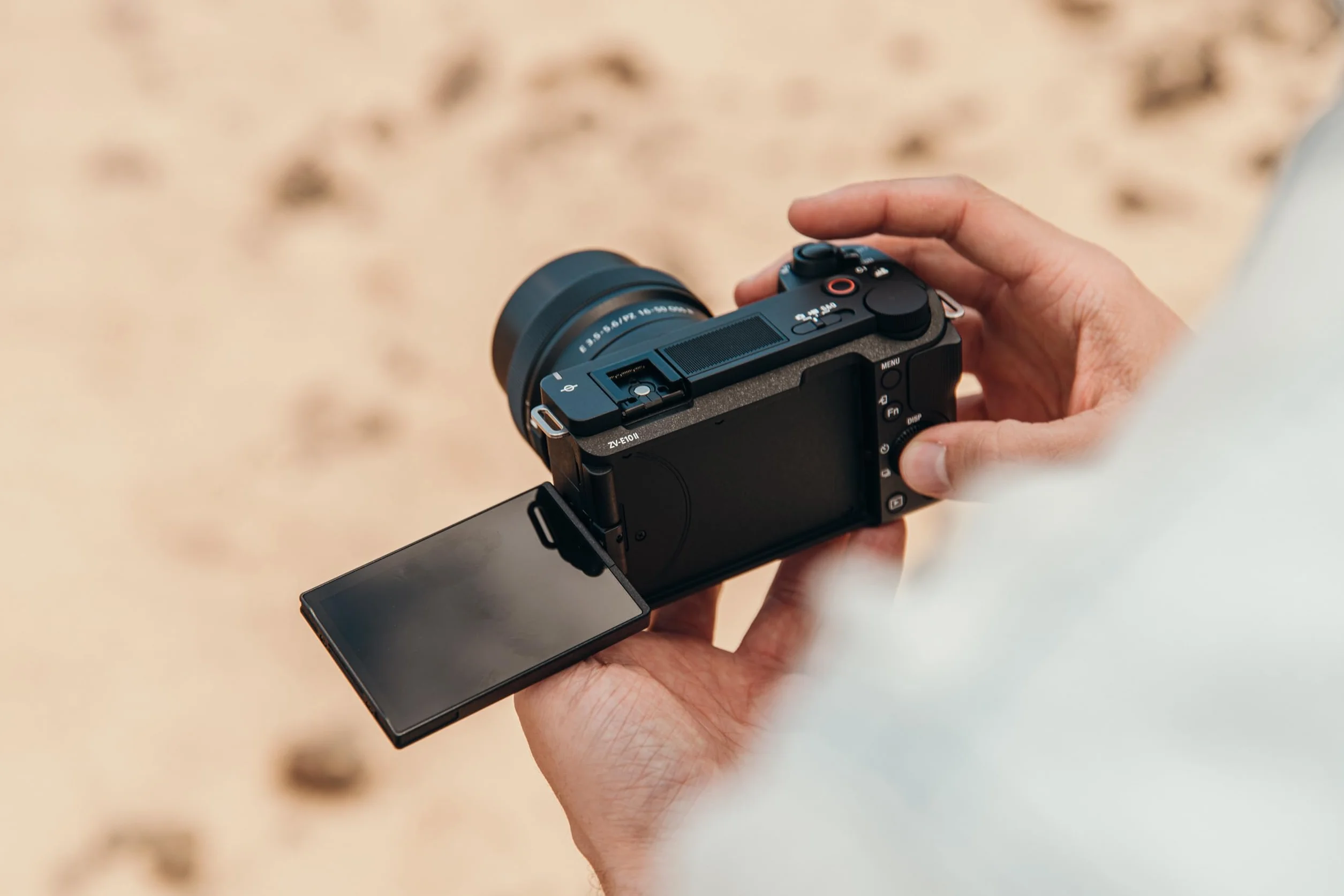 Sony ZV-E10M2KB bezlusterkowy aparat APS-C 26 MP z obiektywem 16–50 mm (4K 60p, Eye AF, odchylany ekran, USB-C streaming – aparat idealny dla twórców i vlogerów)