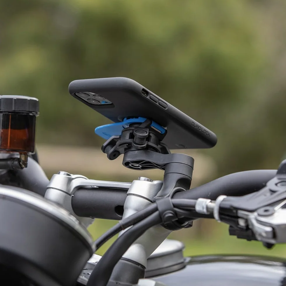 Quad Lock Kierownica Motocyklowa Uchwyt Telefonu Zestaw z Amortyzatorem Drgań i iPhone 16 MAG Etui