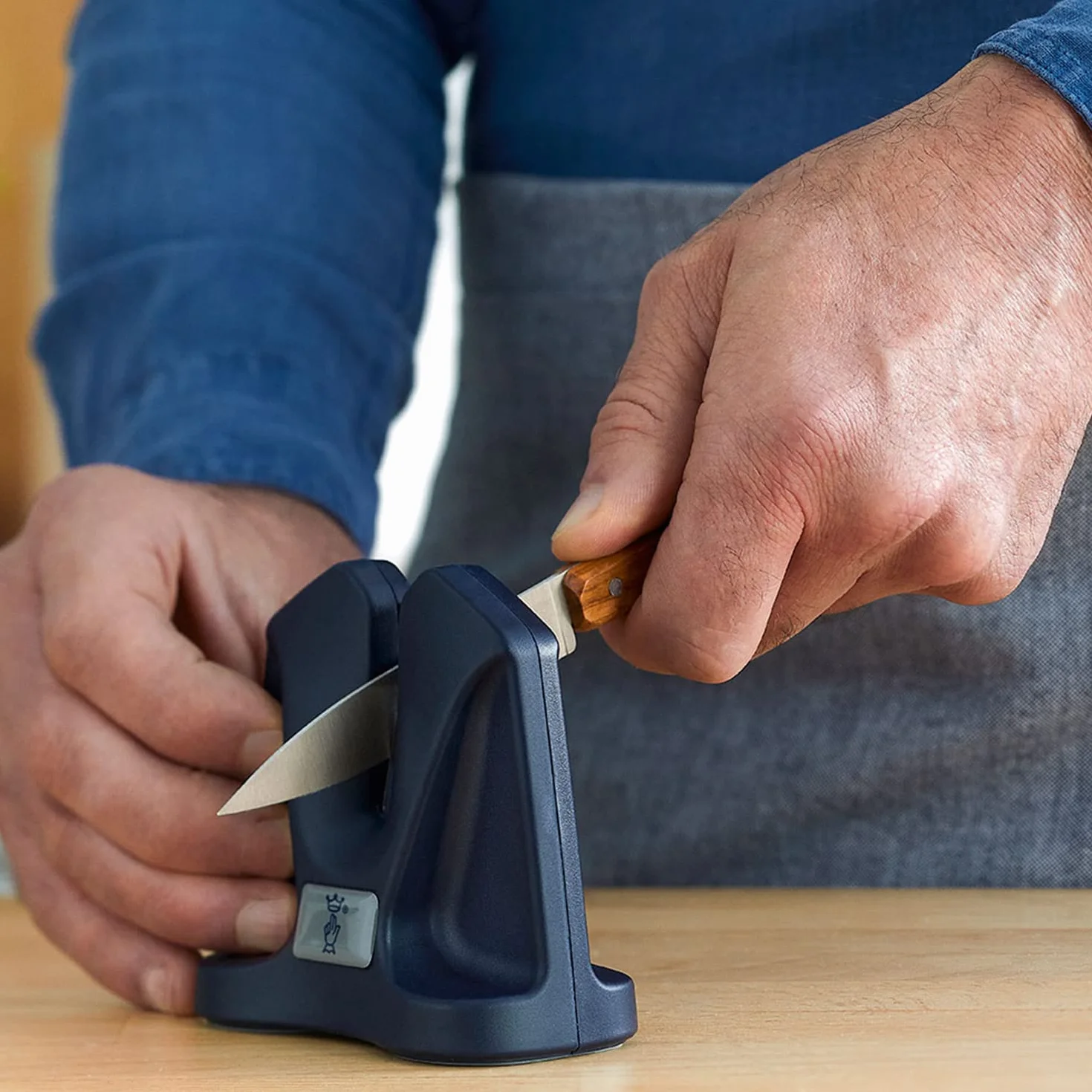 Opinel Petit Aiguiseur Manuel Angle Auto-Ajustable Tous Couteaux