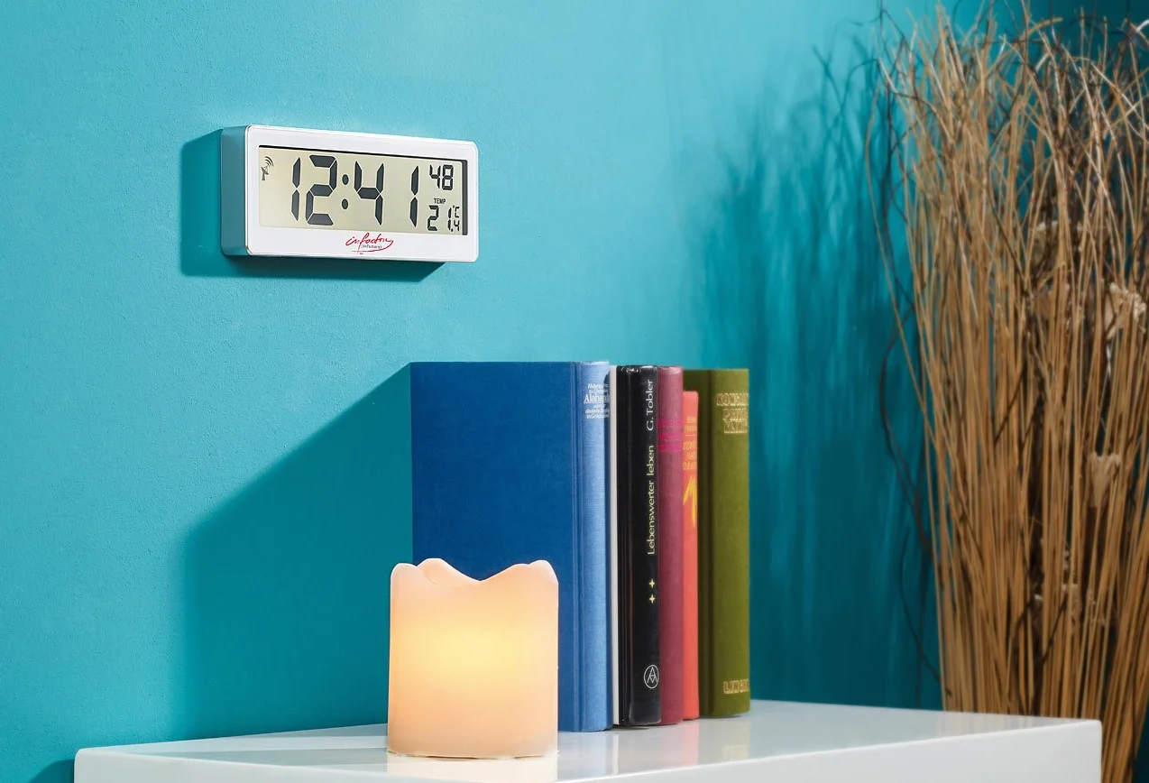 infactory Horloge Radio-pilotée compacte avec écran LCD
